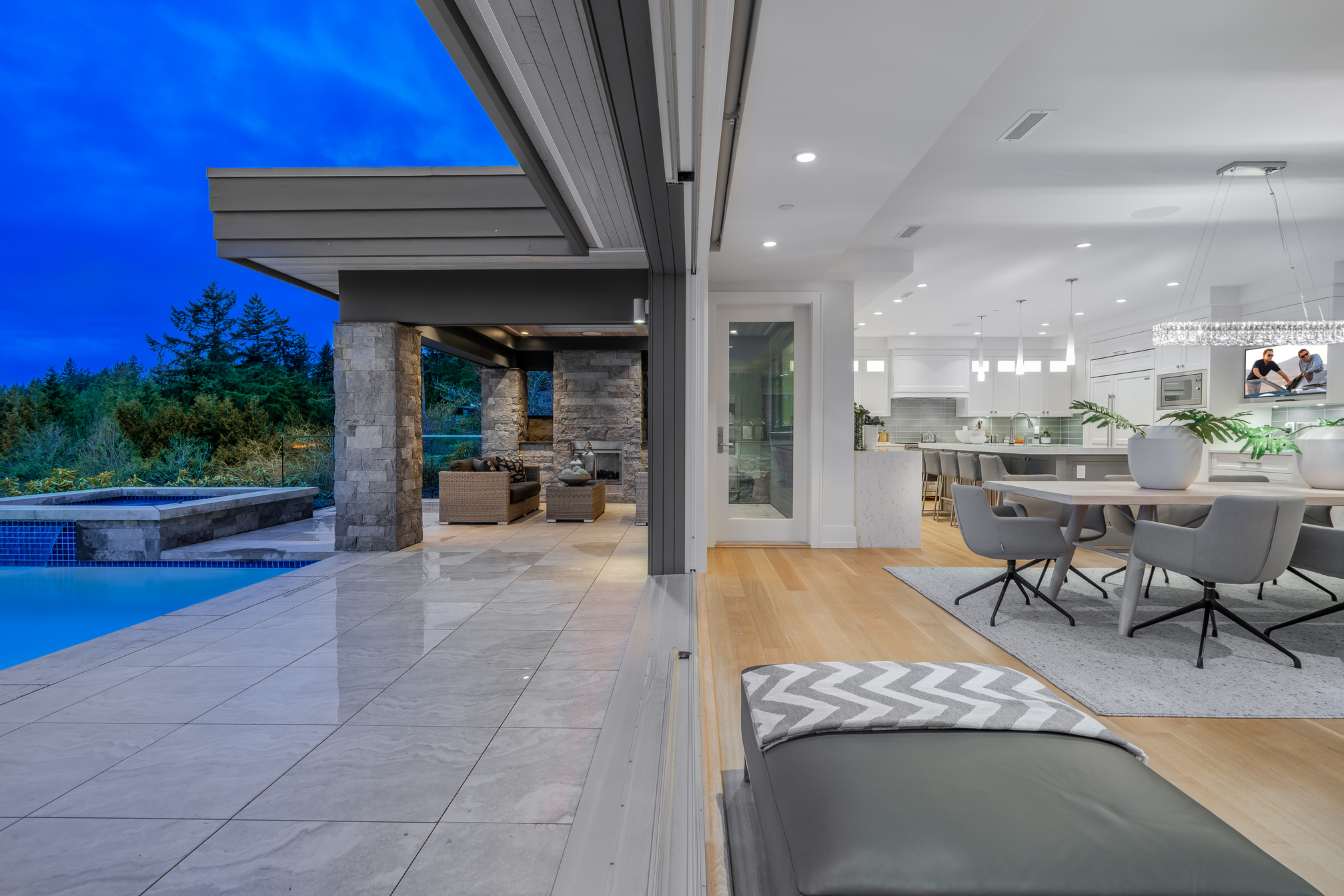 at 3820 Southridge Avenue, Bayridge, West Vancouver