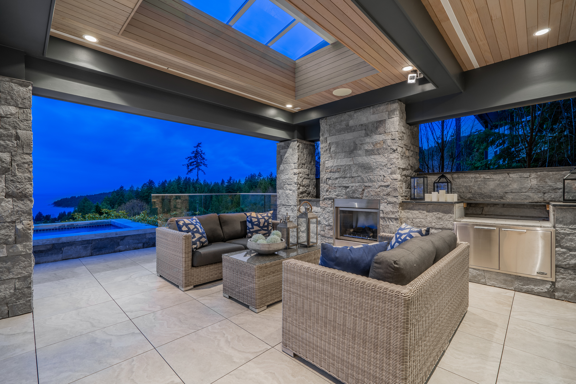 at 3820 Southridge Avenue, Bayridge, West Vancouver