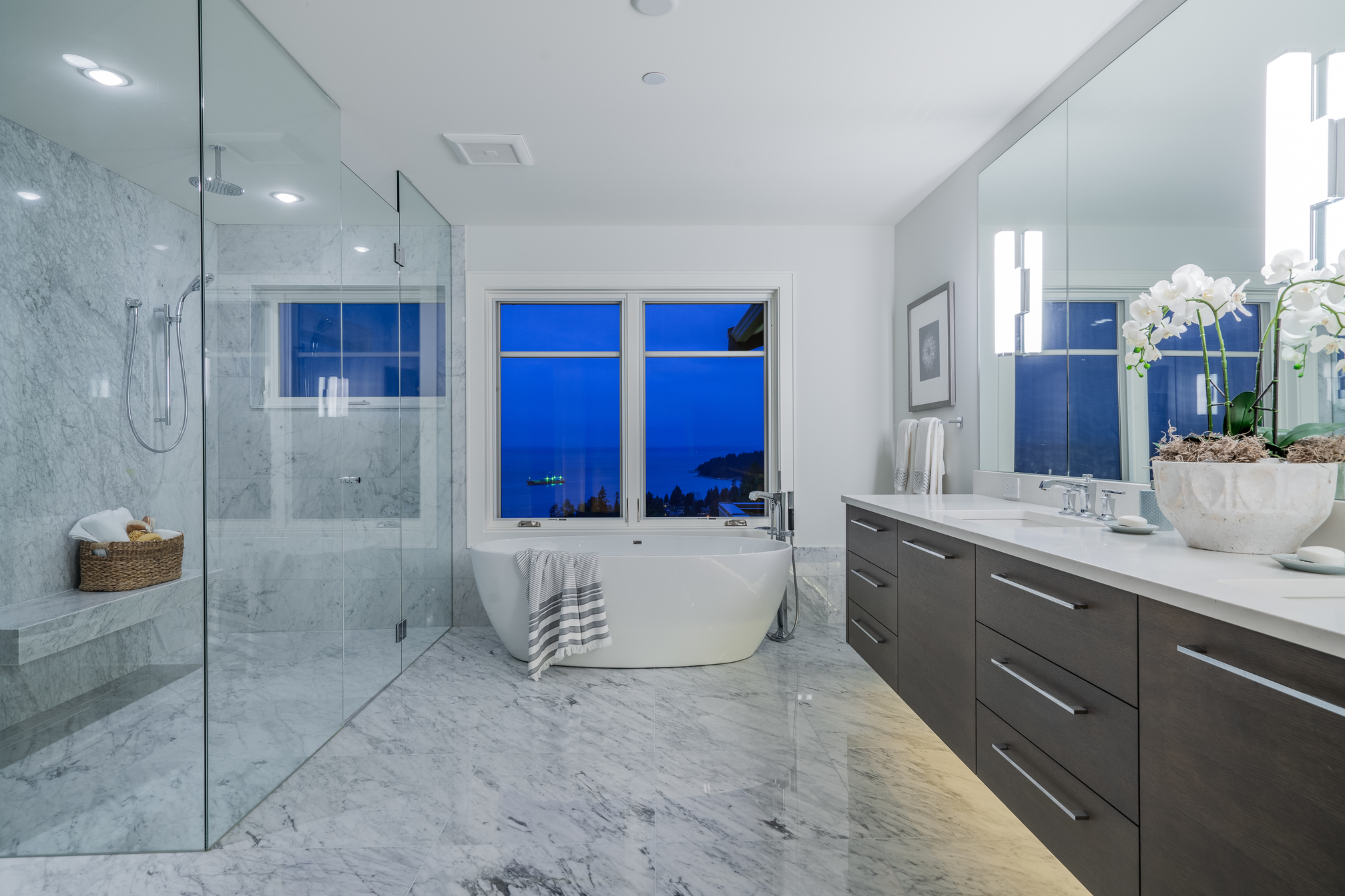 at 3820 Southridge Avenue, Bayridge, West Vancouver