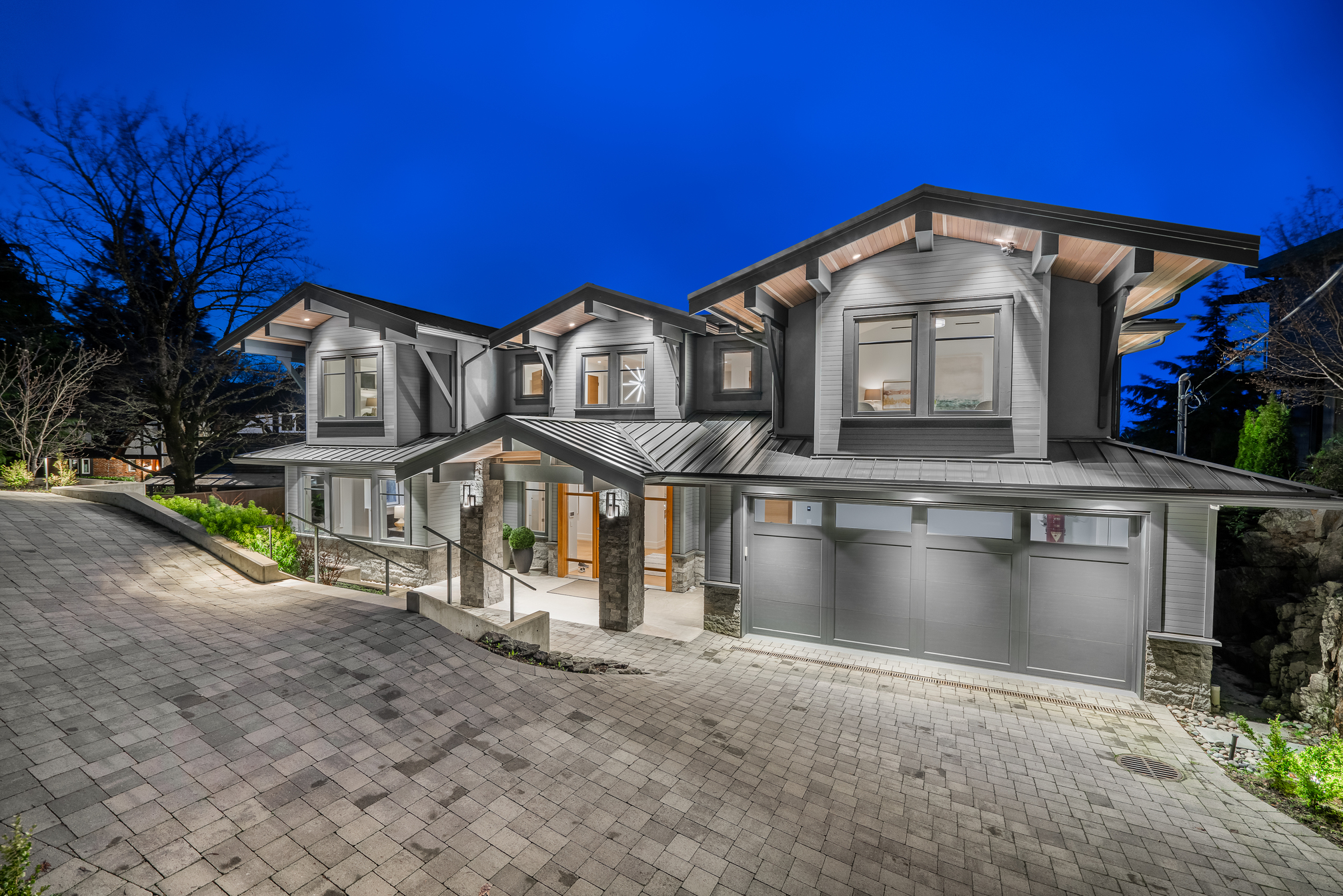 at 3820 Southridge Avenue, Bayridge, West Vancouver