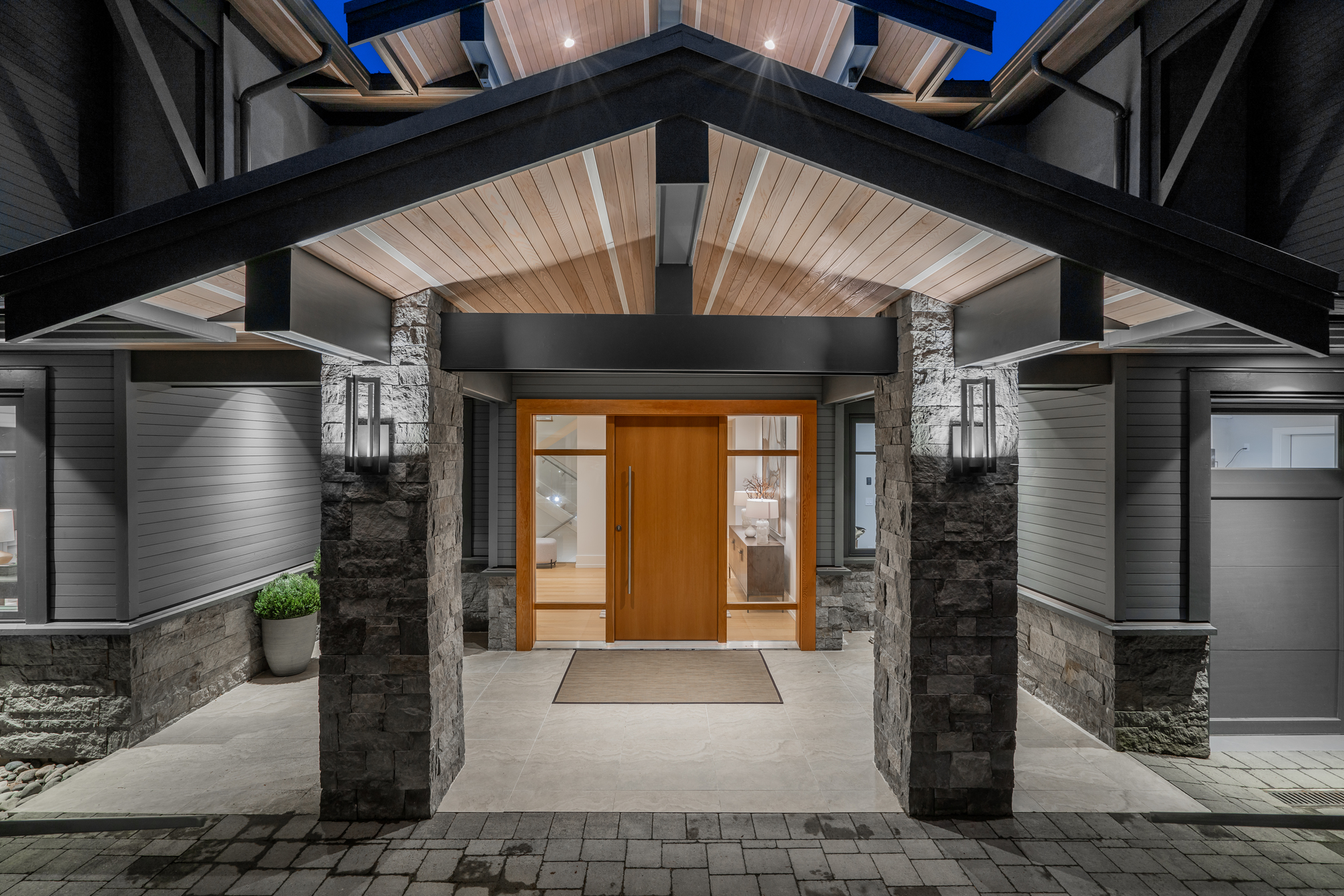at 3820 Southridge Avenue, Bayridge, West Vancouver