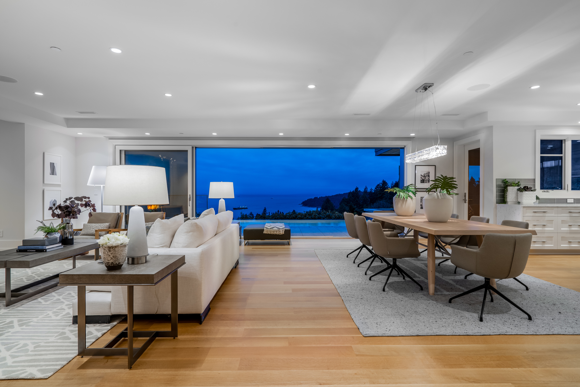 at 3820 Southridge Avenue, Bayridge, West Vancouver