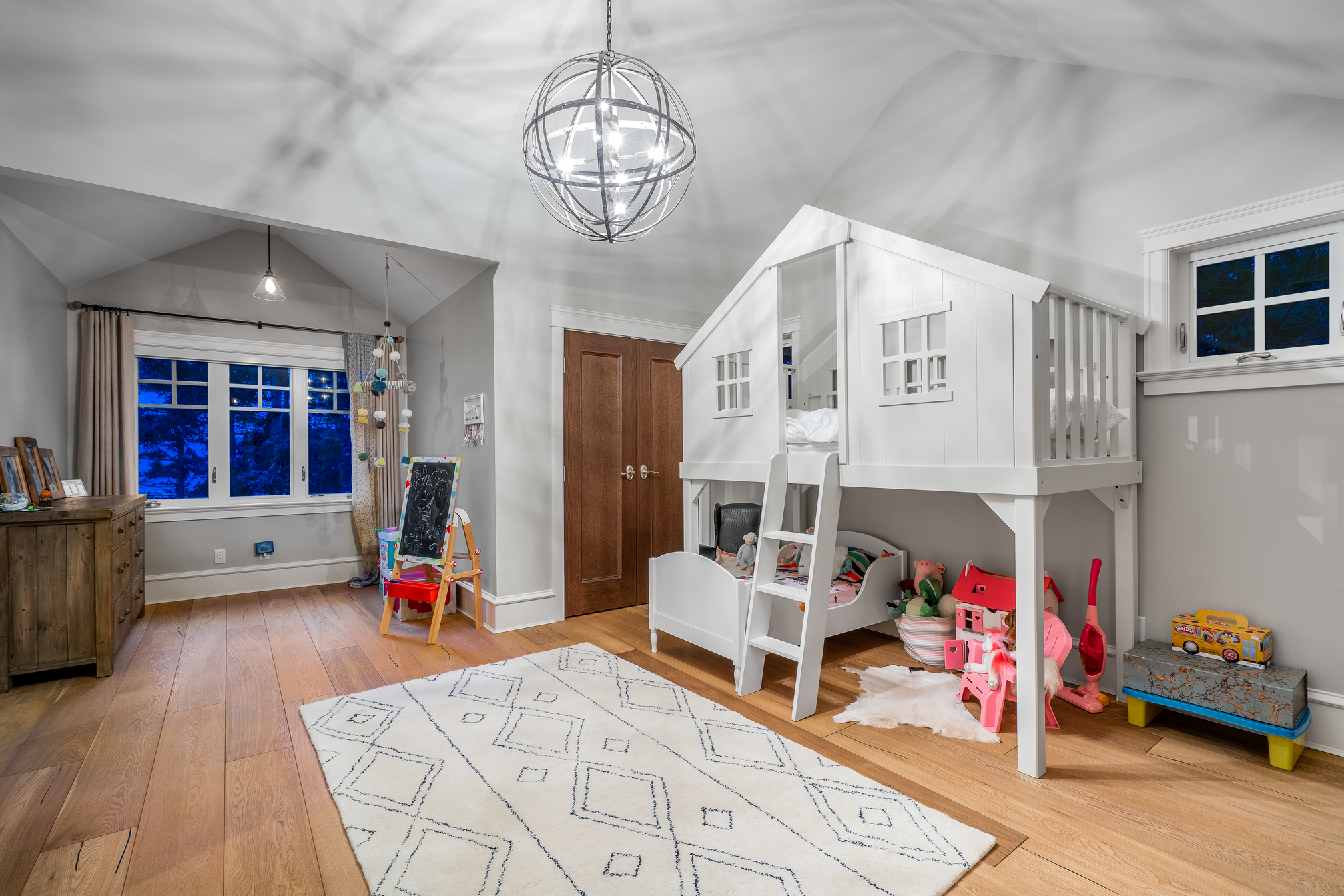 at 4667 Woodridge Place, Cypress Park Estates, West Vancouver