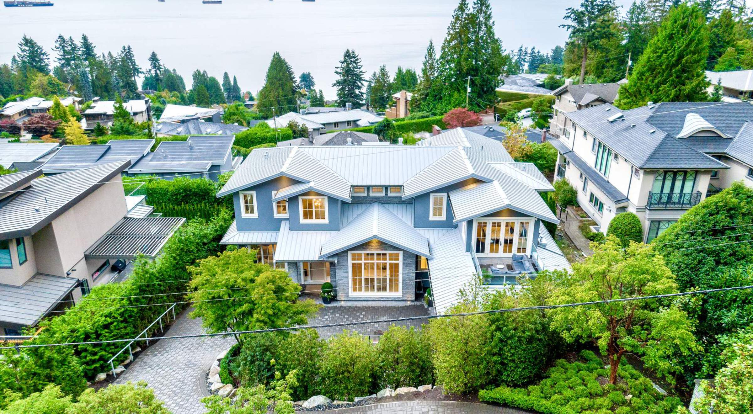 at 3326 Westmount Road, Westmount WV, West Vancouver