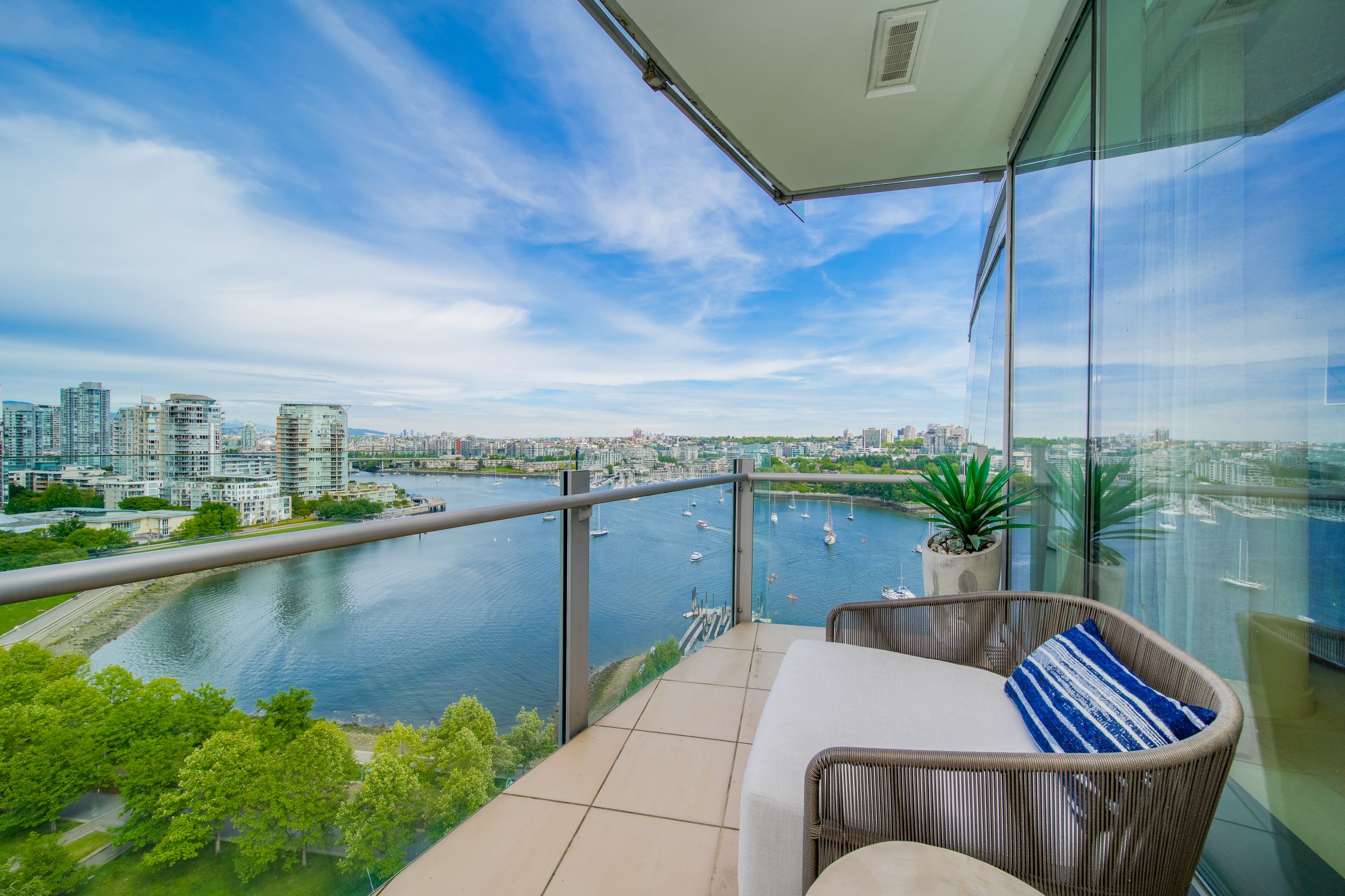 at 1702 - 1560 Homer Mews, Yaletown, Vancouver West
