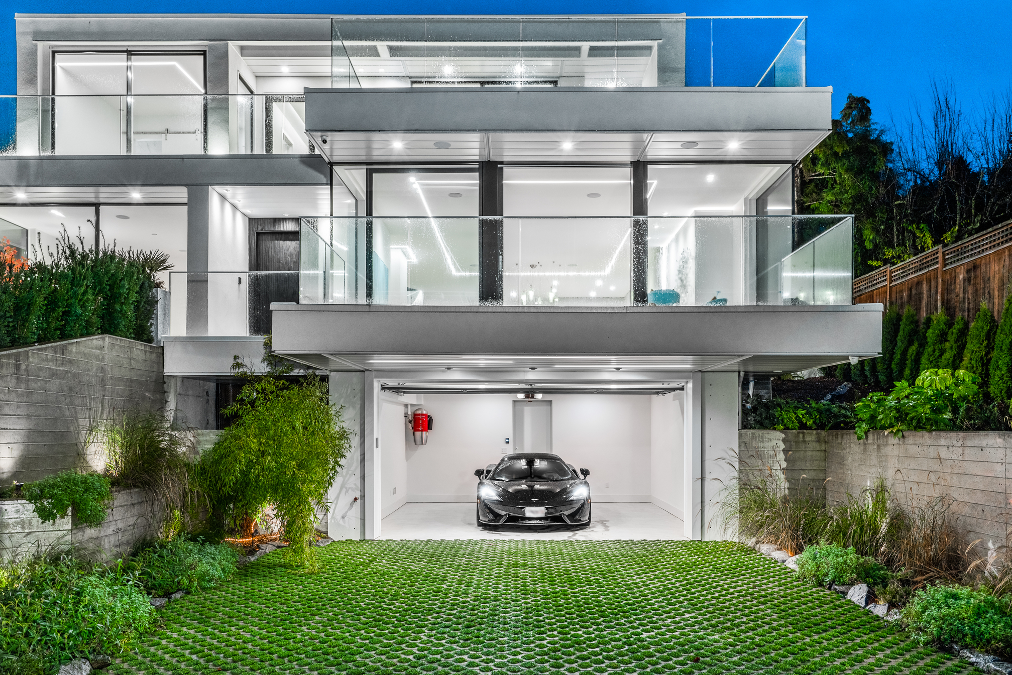 at 655 Beachview Drive, Deep Cove, North Vancouver