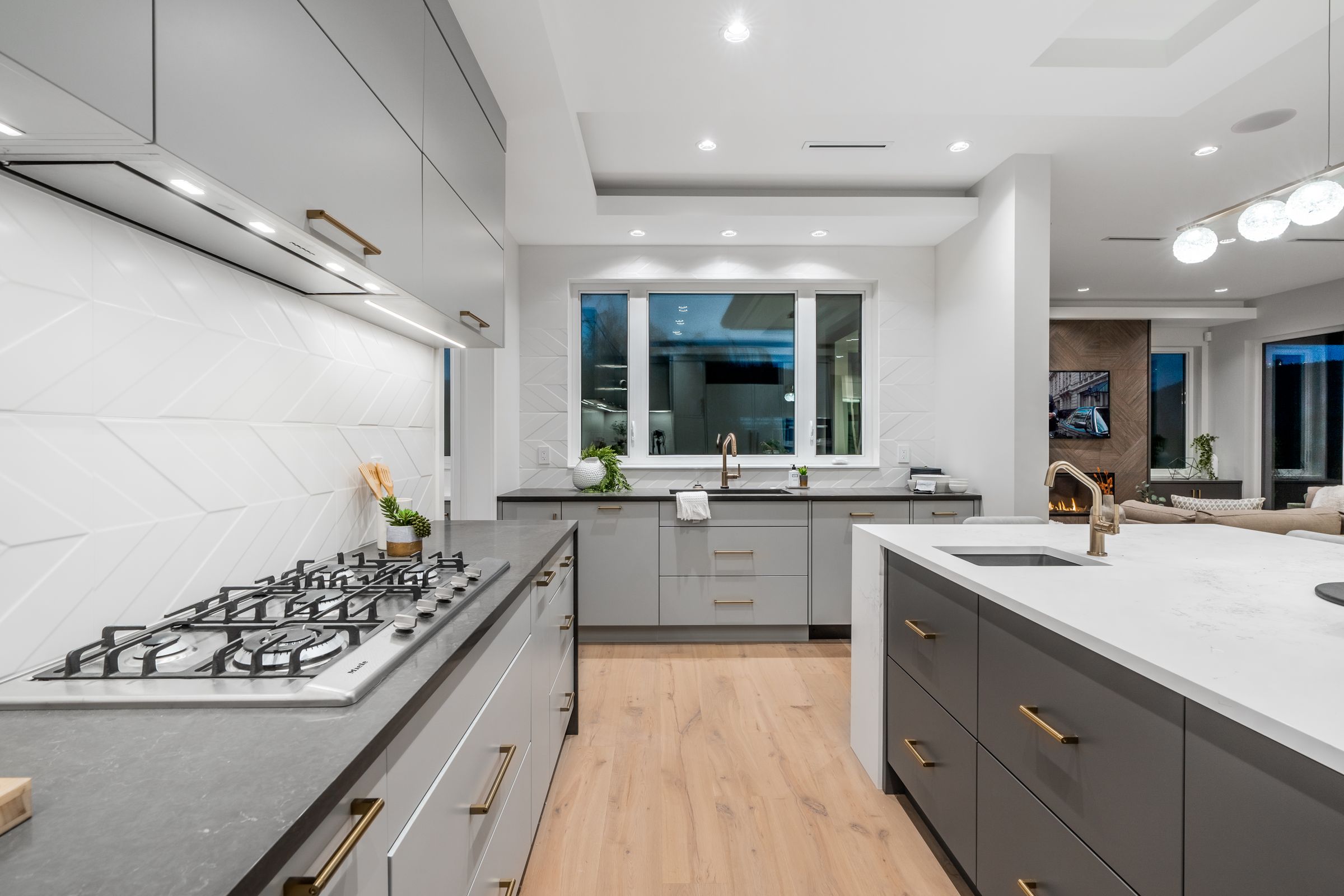 at 510 Roslyn Boulevard, Dollarton, North Vancouver