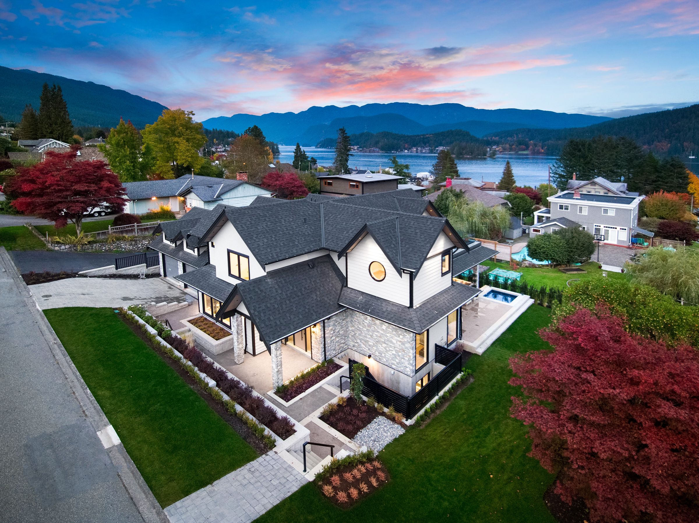 at 510 Roslyn Boulevard, Dollarton, North Vancouver