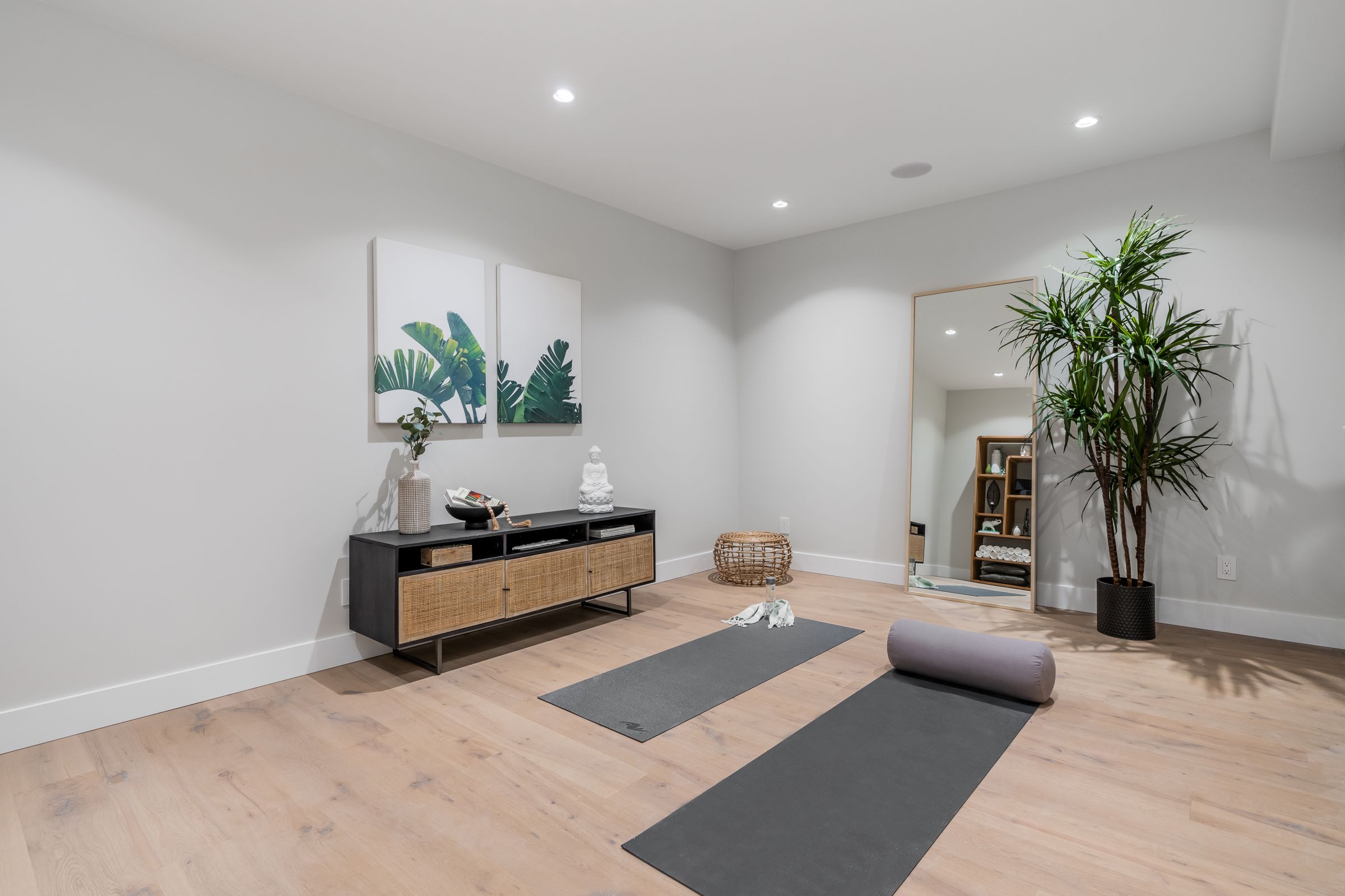 at 510 Roslyn Boulevard, Dollarton, North Vancouver