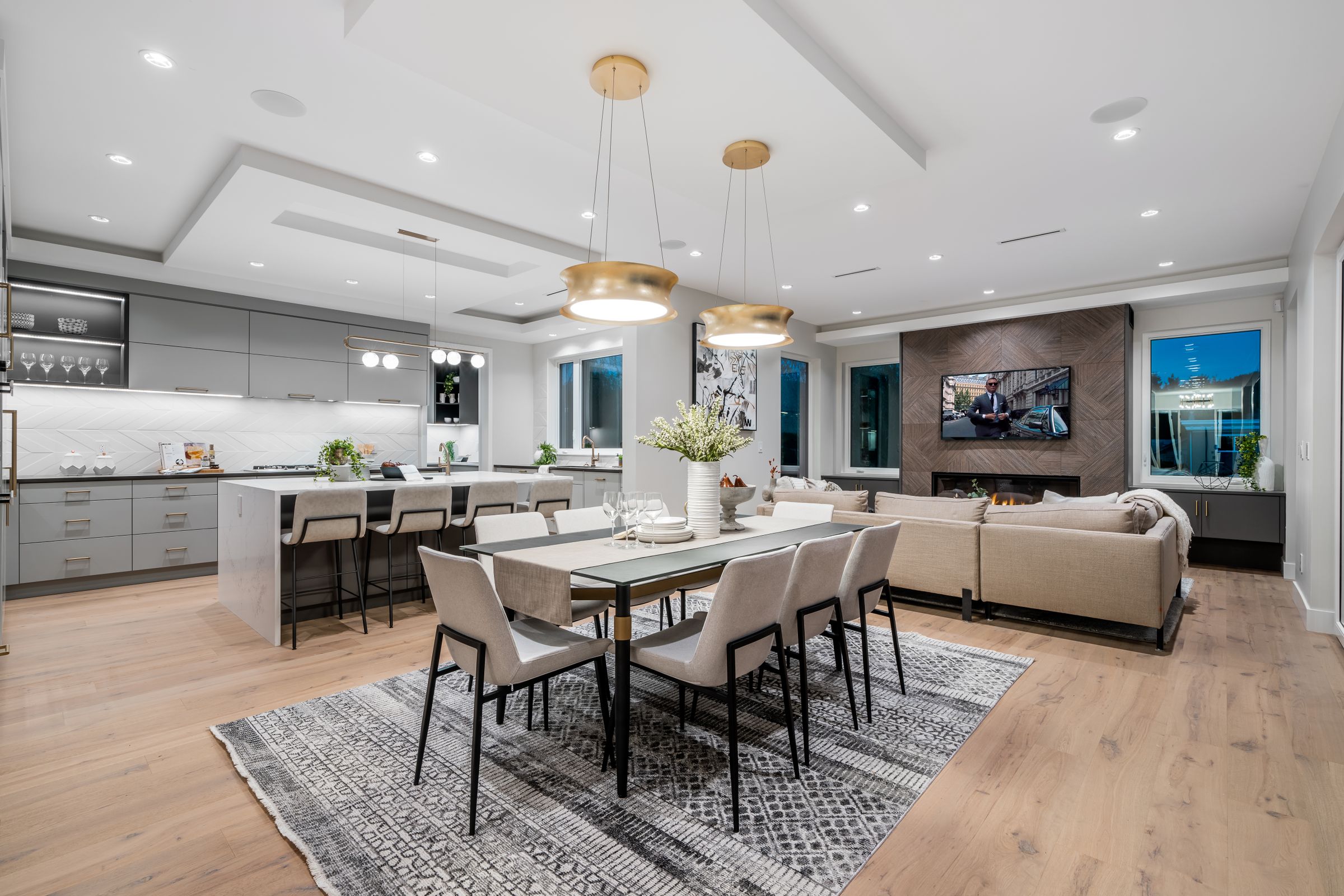 at 510 Roslyn Boulevard, Dollarton, North Vancouver