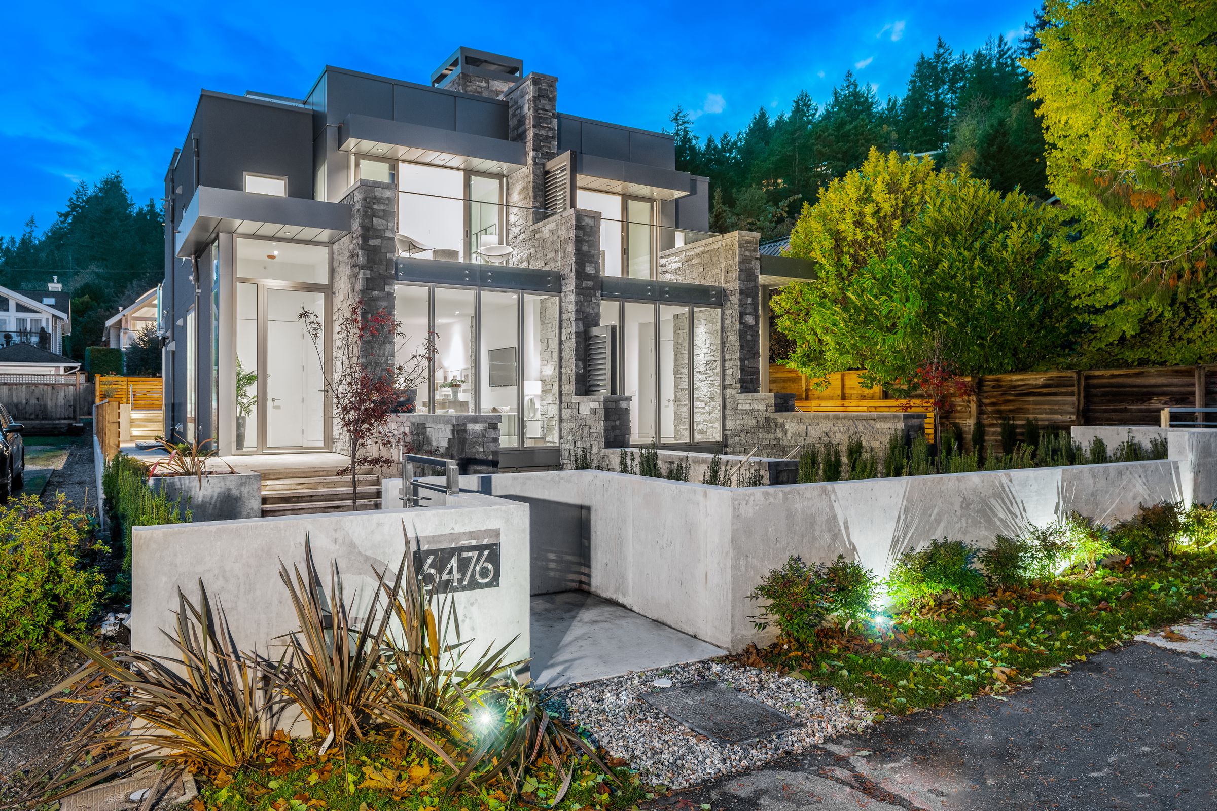 at 6476 Bay Street, Horseshoe Bay WV, West Vancouver