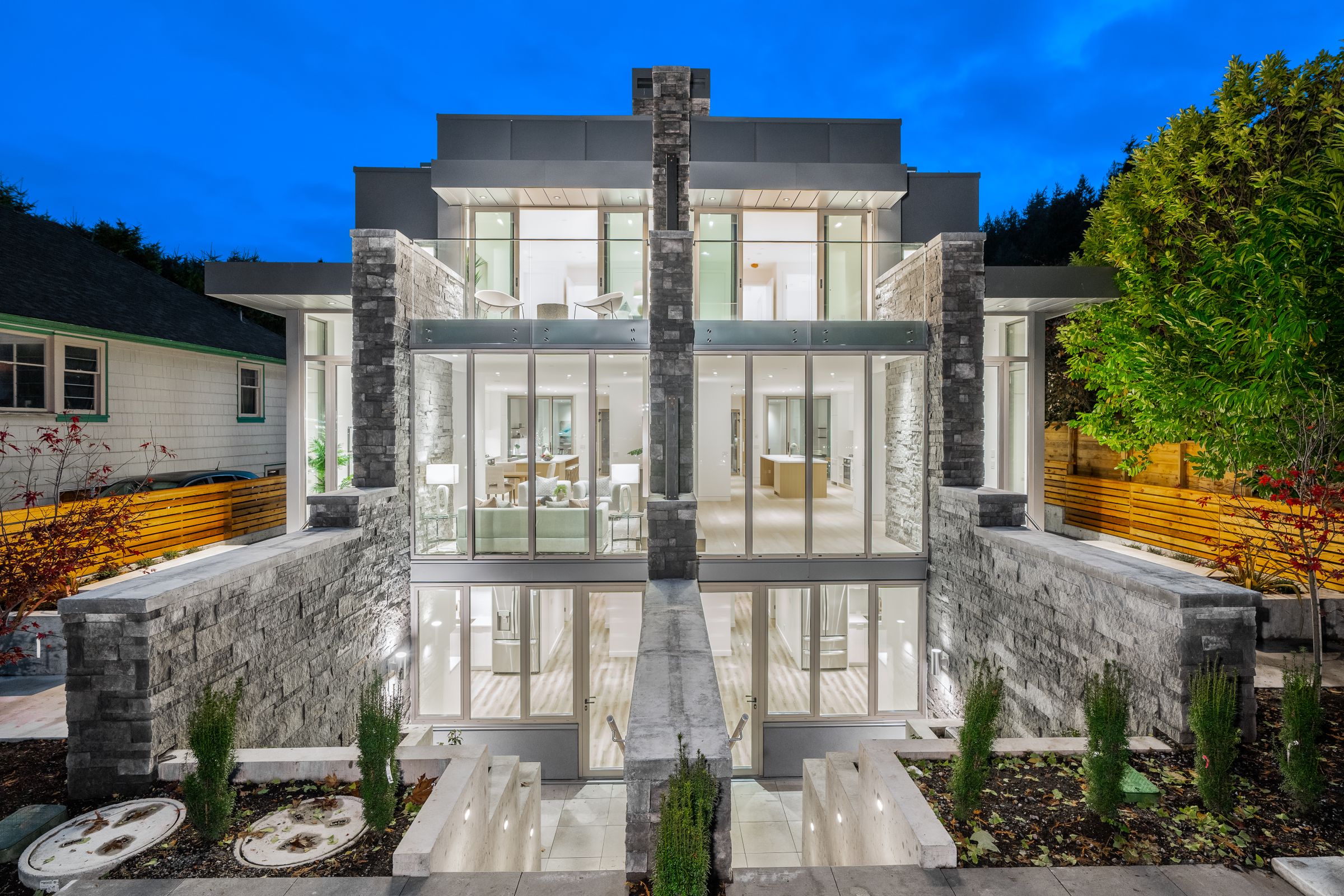at 6476 Bay Street, Horseshoe Bay WV, West Vancouver