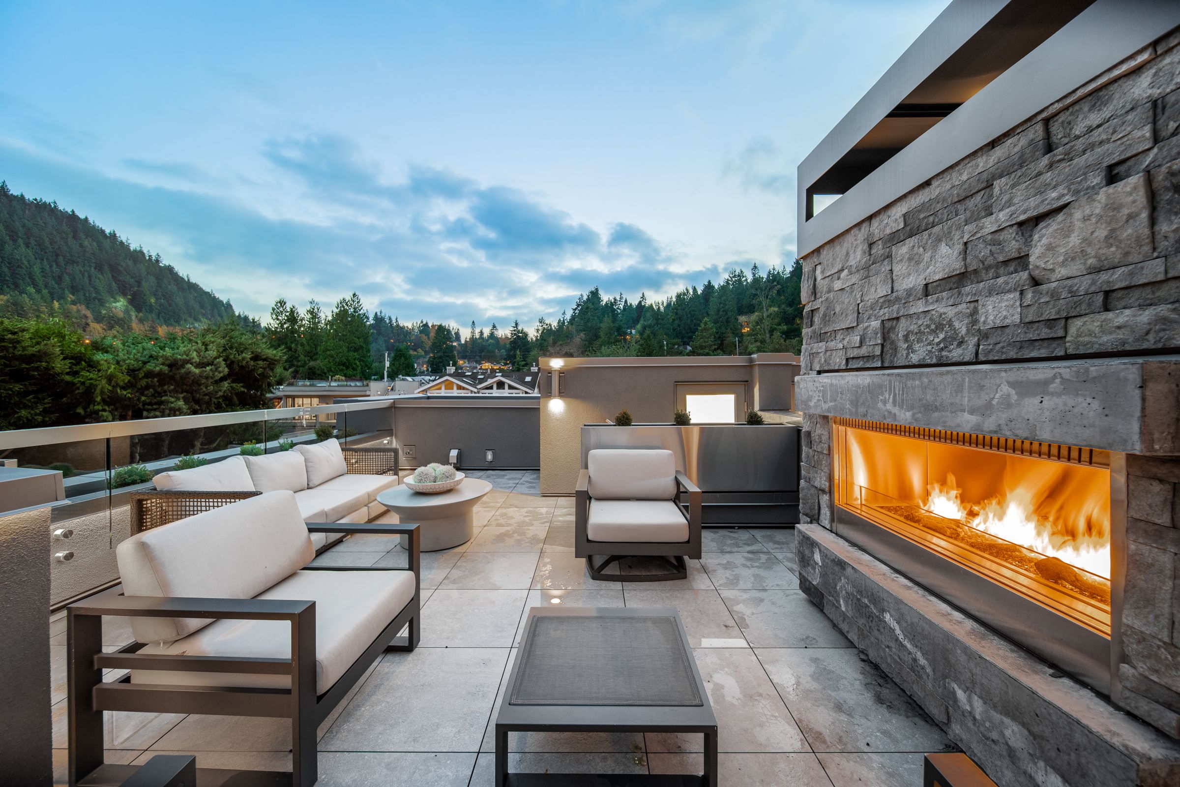 at 6476 Bay Street, Horseshoe Bay WV, West Vancouver