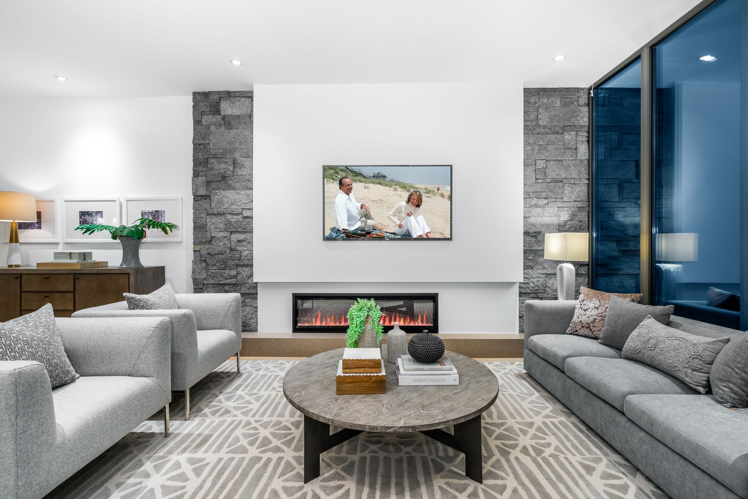 at 6476 Bay Street, Horseshoe Bay WV, West Vancouver
