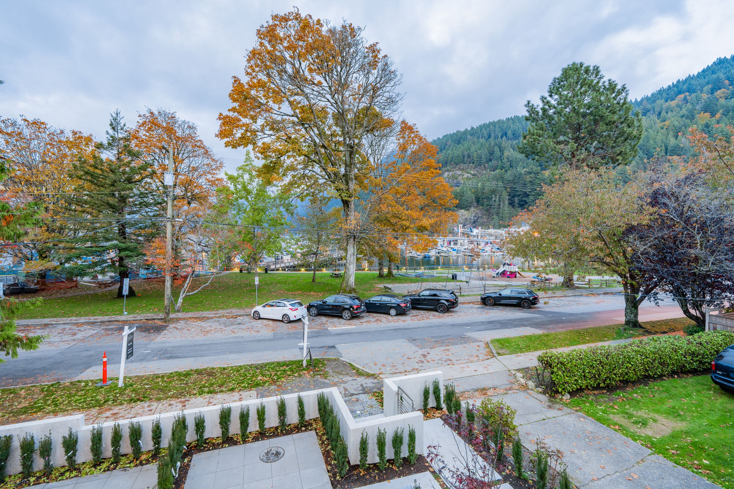 at 6478 Bay Street, Horseshoe Bay WV, West Vancouver