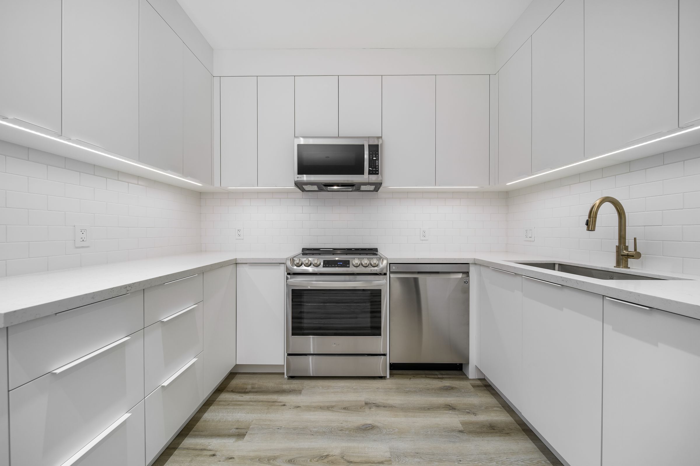 at 6478 Bay Street, Horseshoe Bay WV, West Vancouver