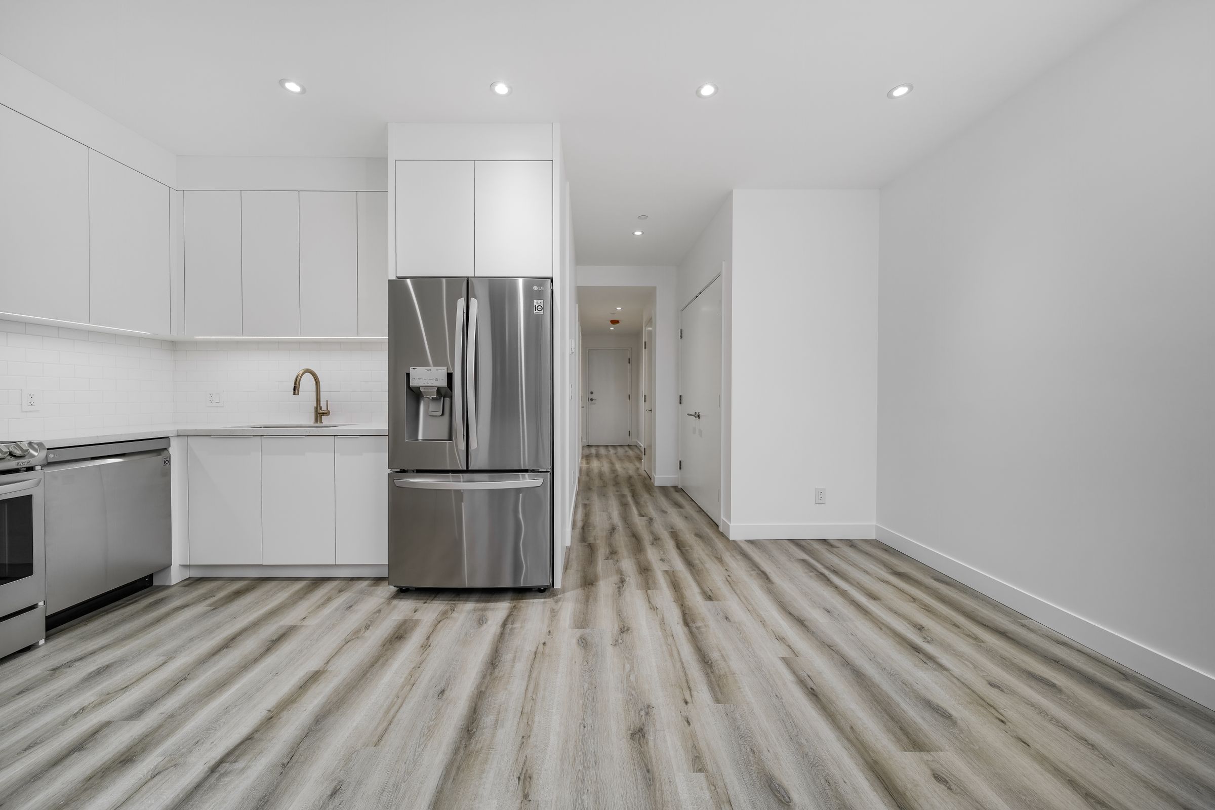 at 6478 Bay Street, Horseshoe Bay WV, West Vancouver