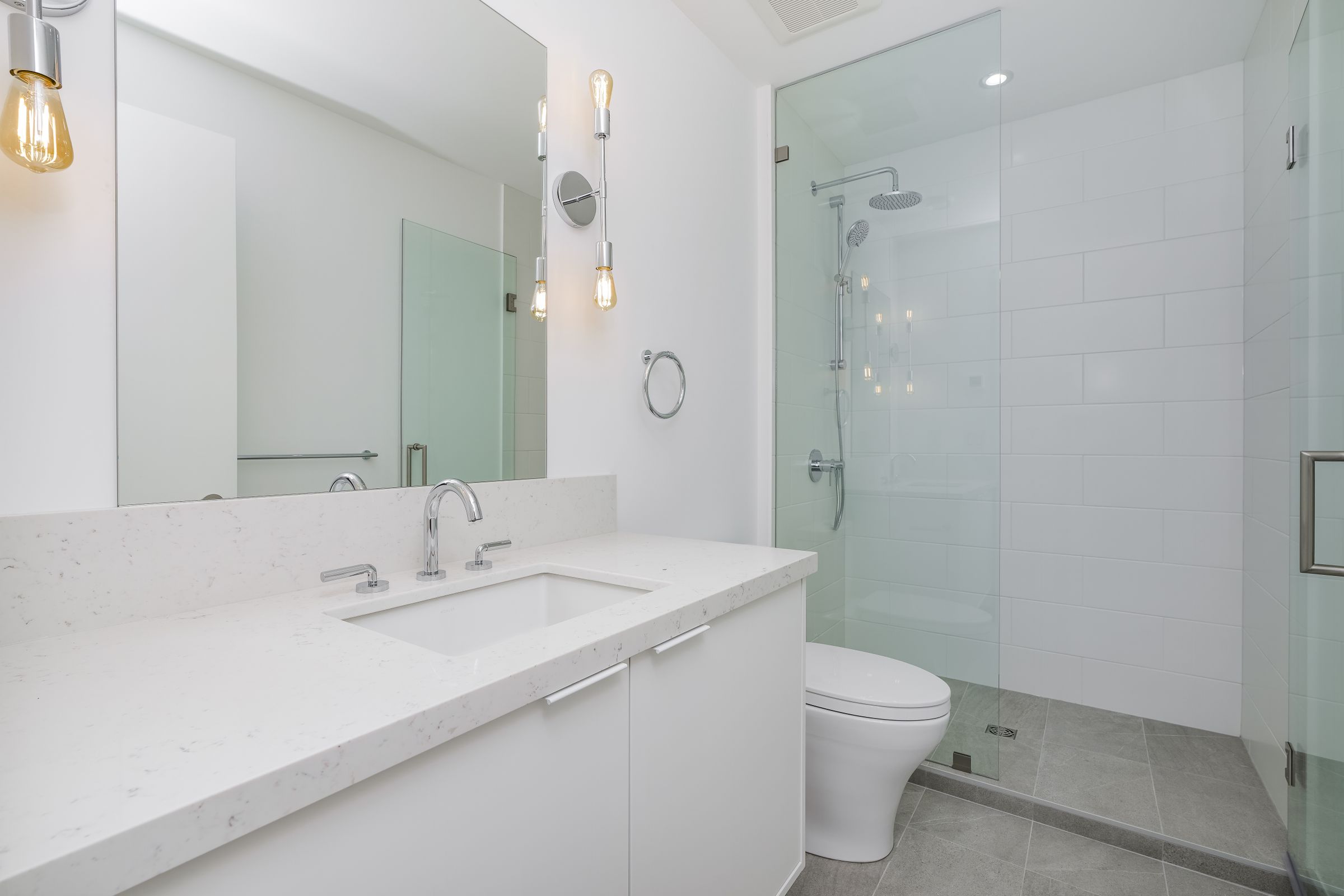 at 6478 Bay Street, Horseshoe Bay WV, West Vancouver