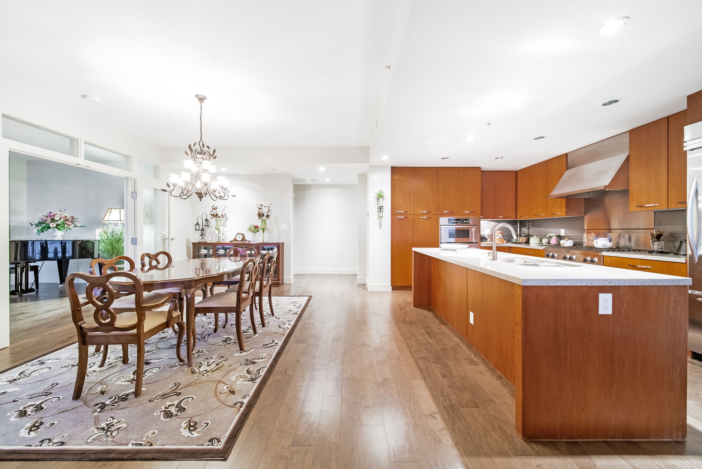 at 803 - 3335 Cypress Place, Cypress Park Estates, West Vancouver
