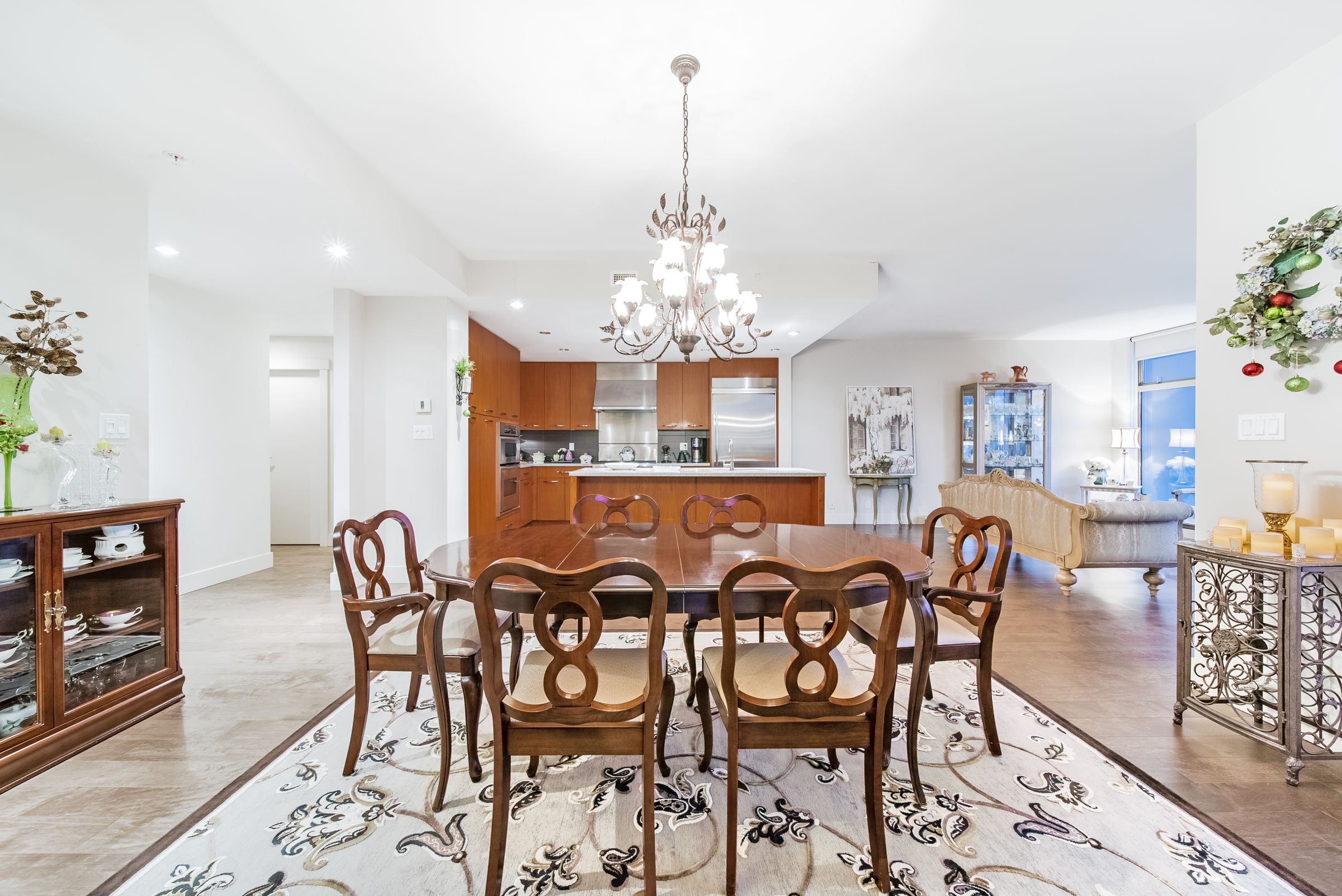 at 803 - 3335 Cypress Place, Cypress Park Estates, West Vancouver