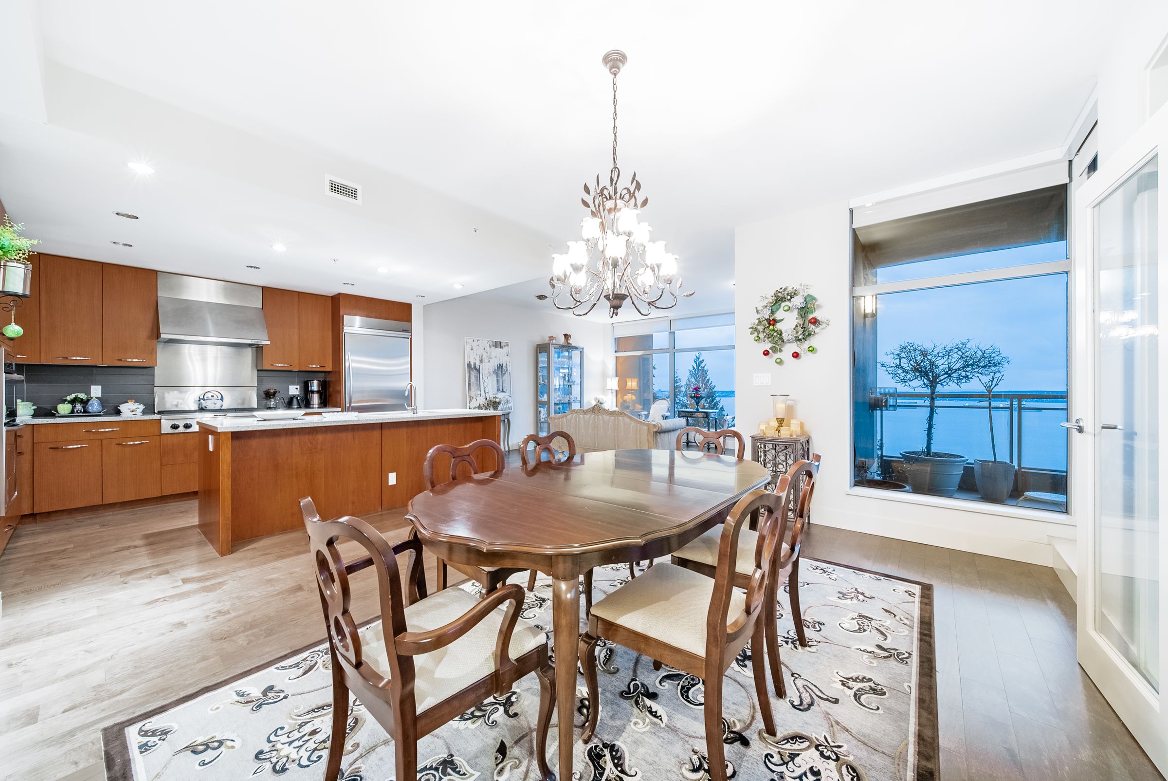  at 803 - 3335 Cypress Place, Cypress Park Estates, West Vancouver