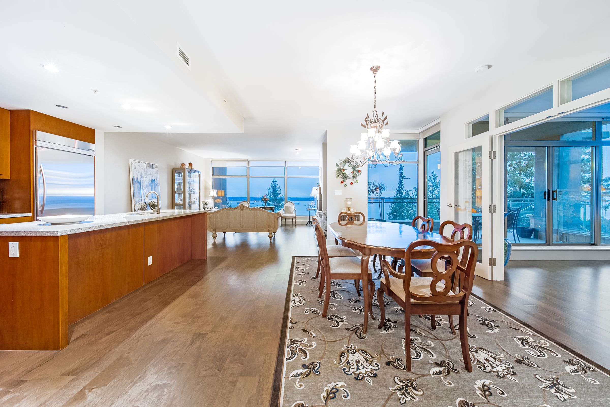 at 803 - 3335 Cypress Place, Cypress Park Estates, West Vancouver