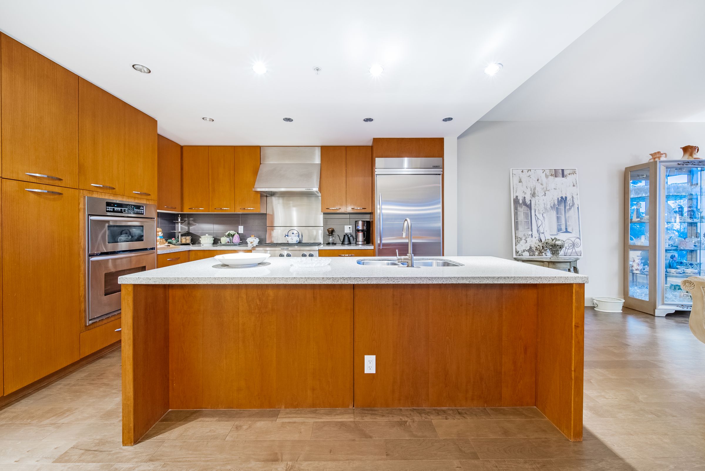 at 803 - 3335 Cypress Place, Cypress Park Estates, West Vancouver