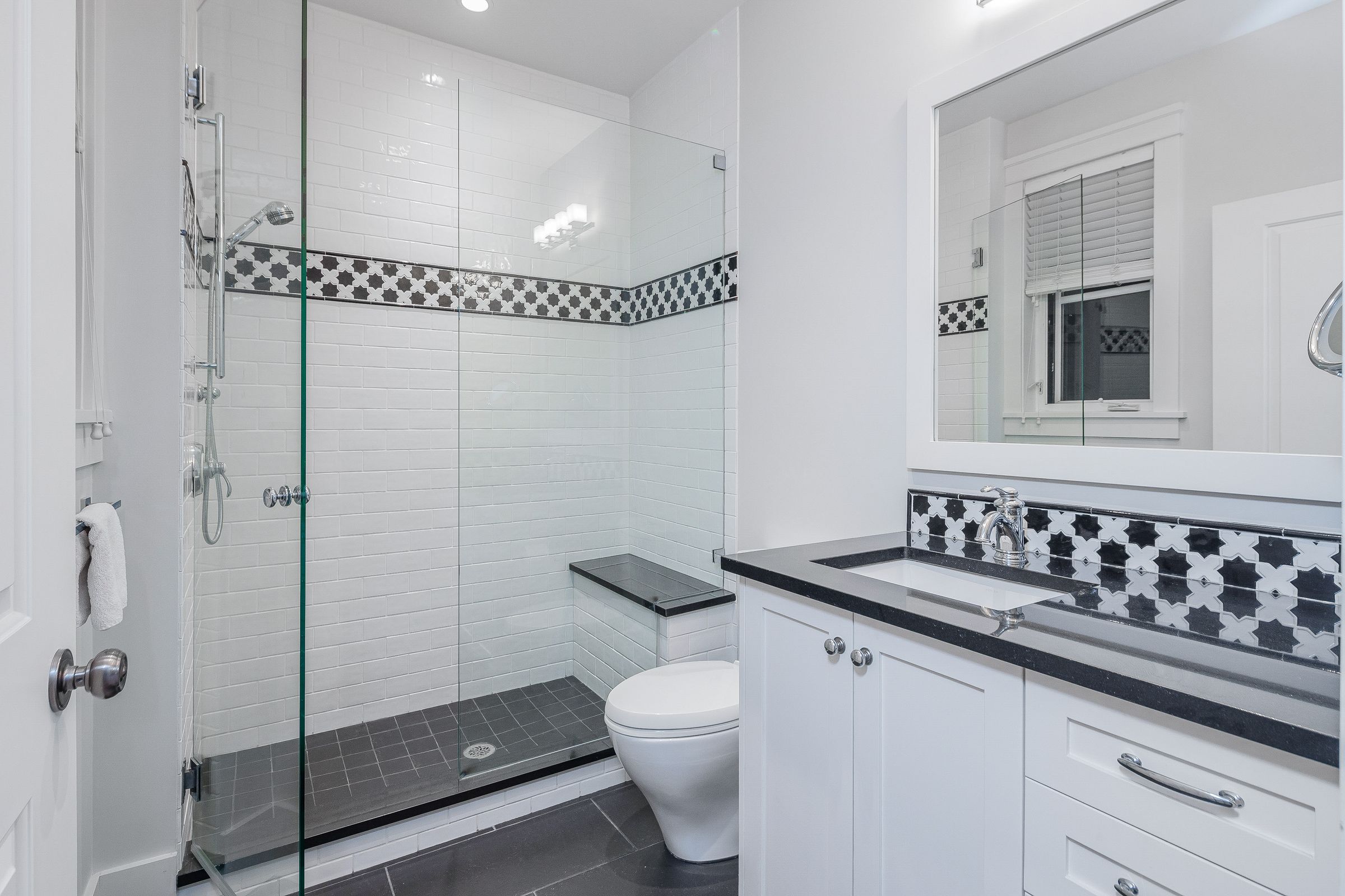 at 2813 Bellevue Avenue, Dundarave, West Vancouver