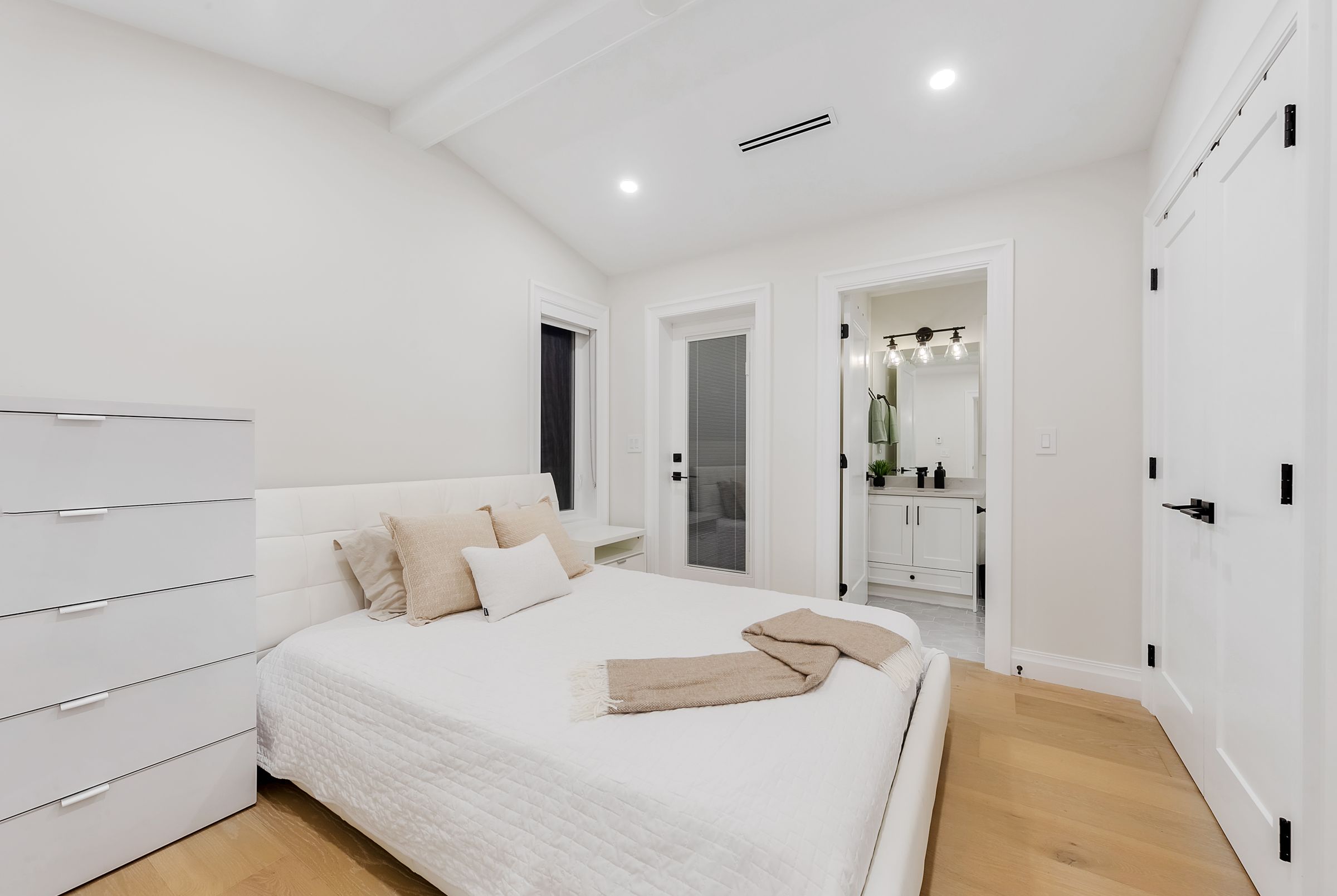 at 1395 W 21st Street, Pemberton Heights, North Vancouver
