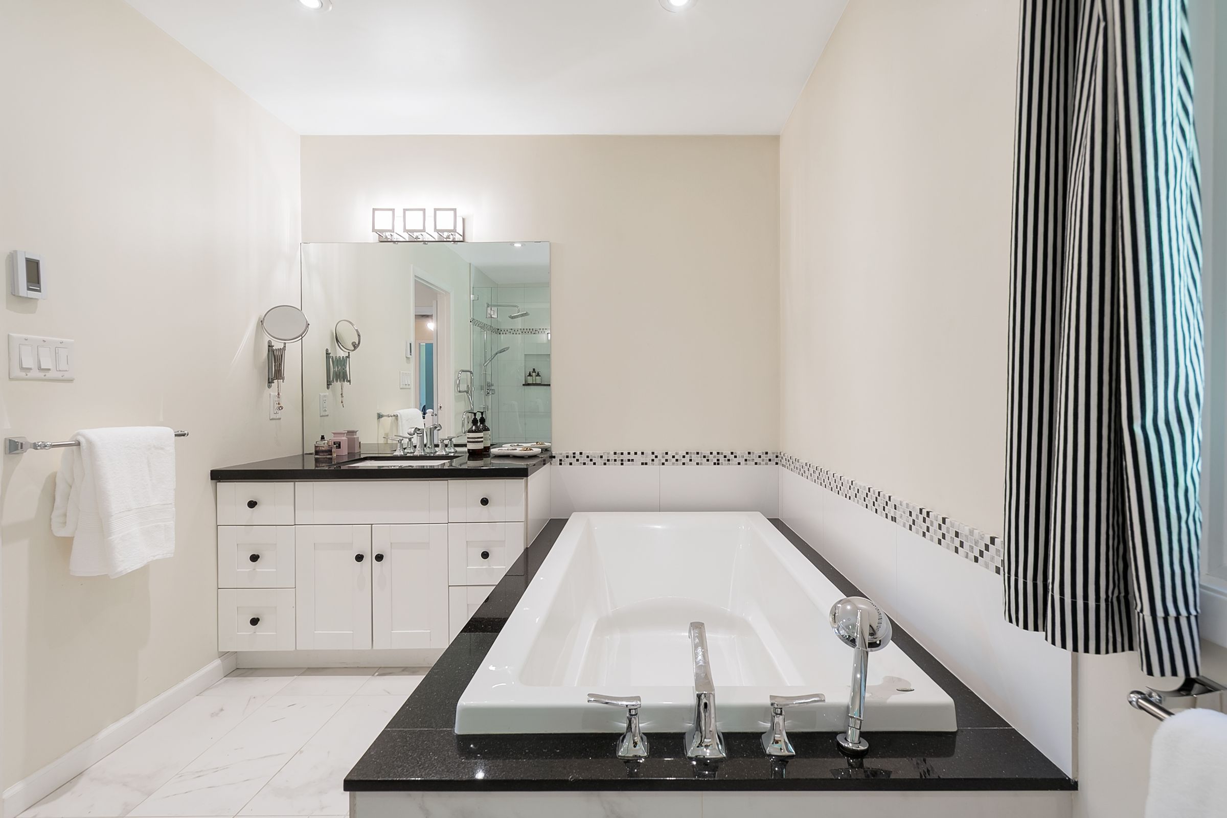 at 5753 Westport Road, Eagle Harbour, West Vancouver