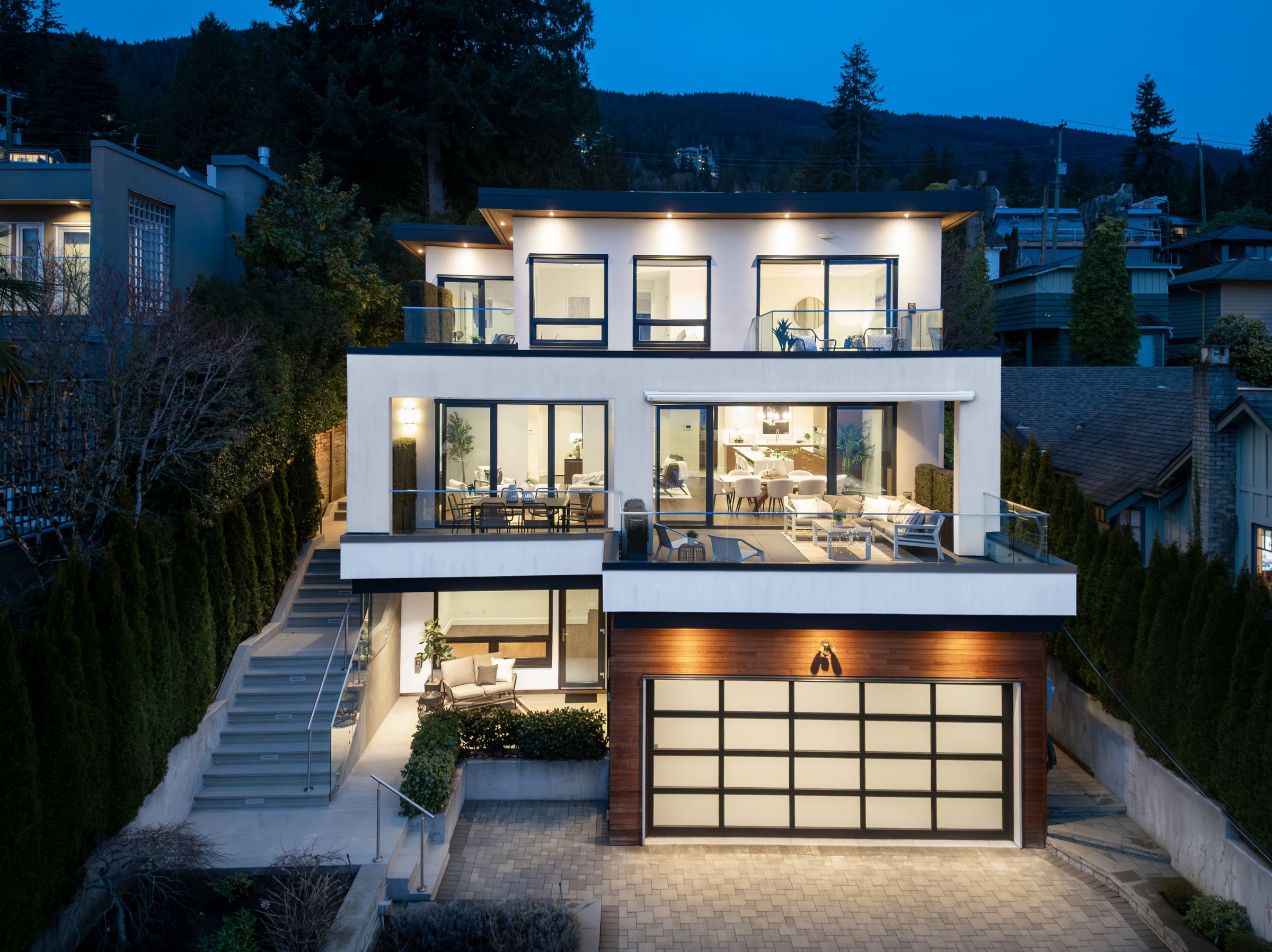  at 3373 Radcliffe Avenue, West Bay, West Vancouver