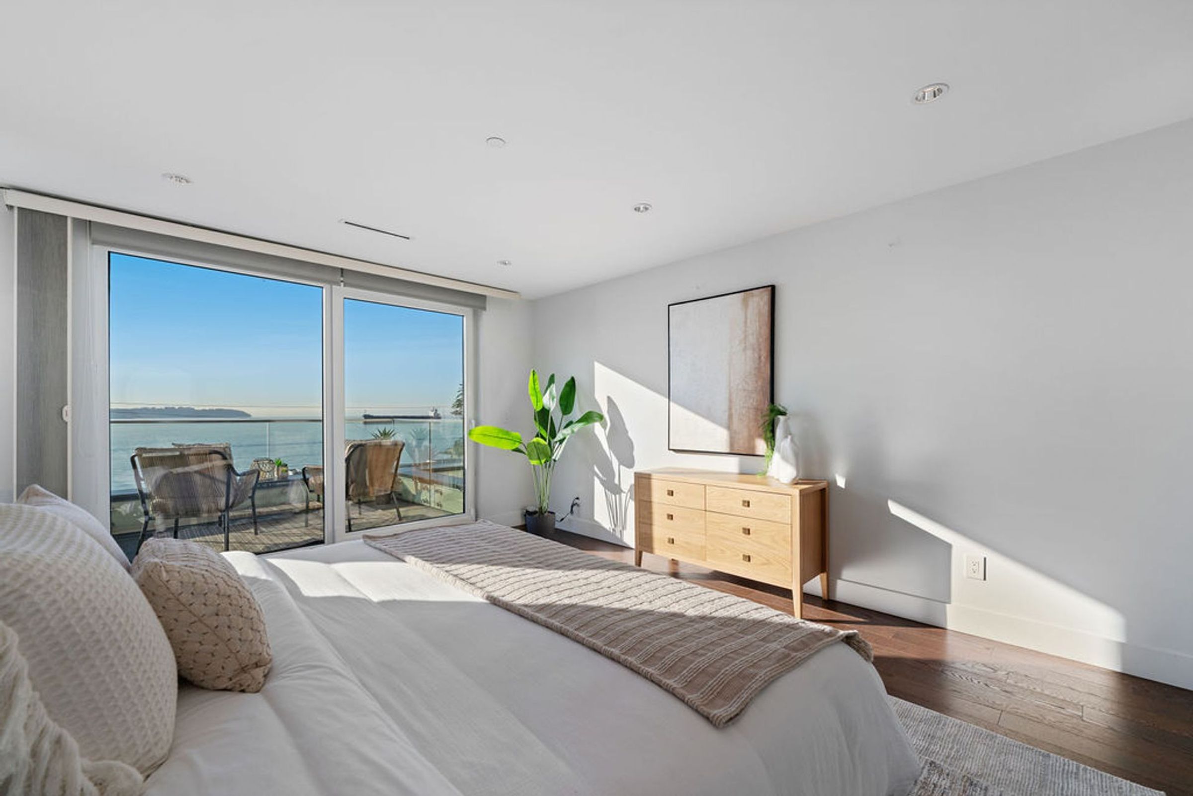  at 3373 Radcliffe Avenue, West Bay, West Vancouver