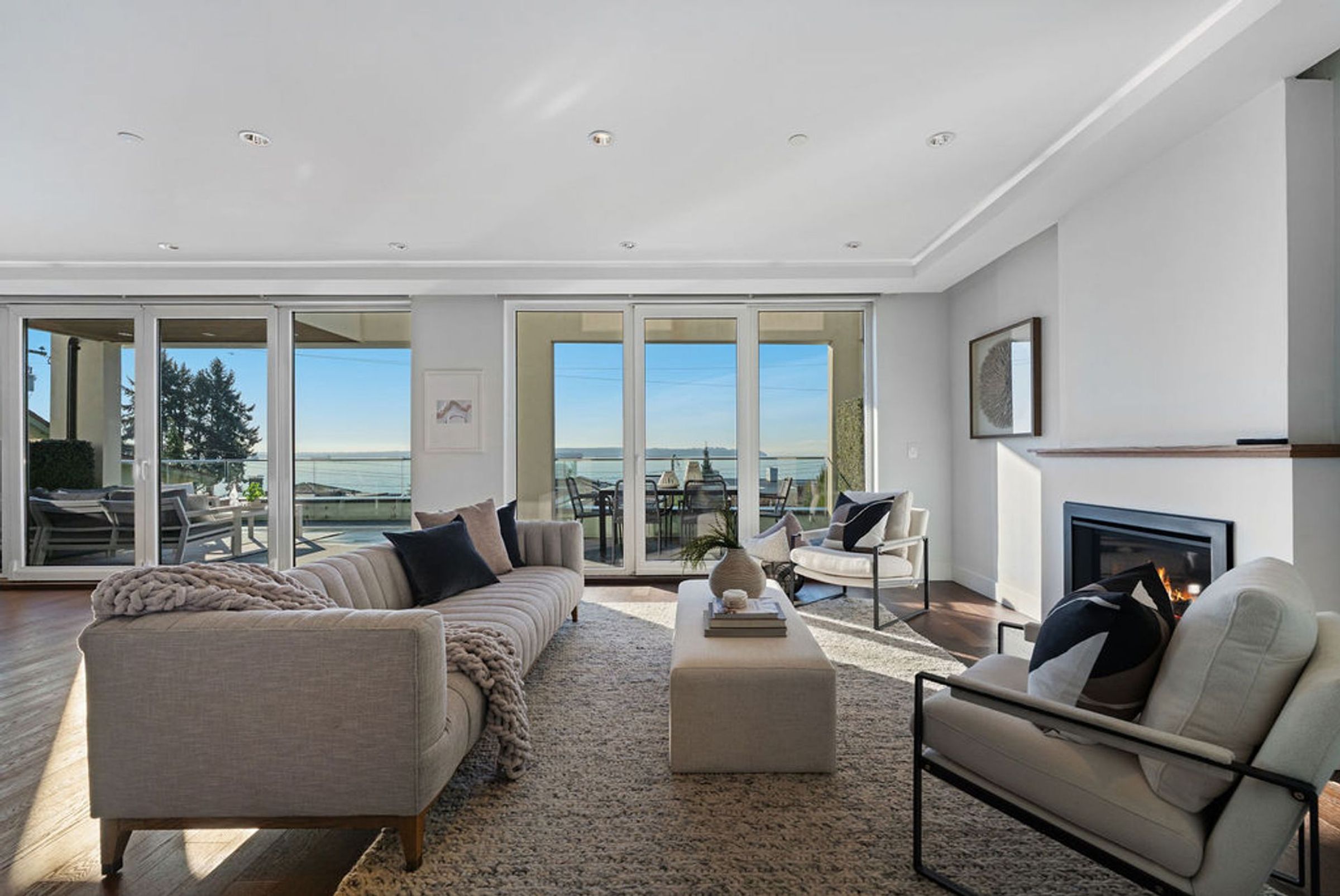  at 3373 Radcliffe Avenue, West Bay, West Vancouver