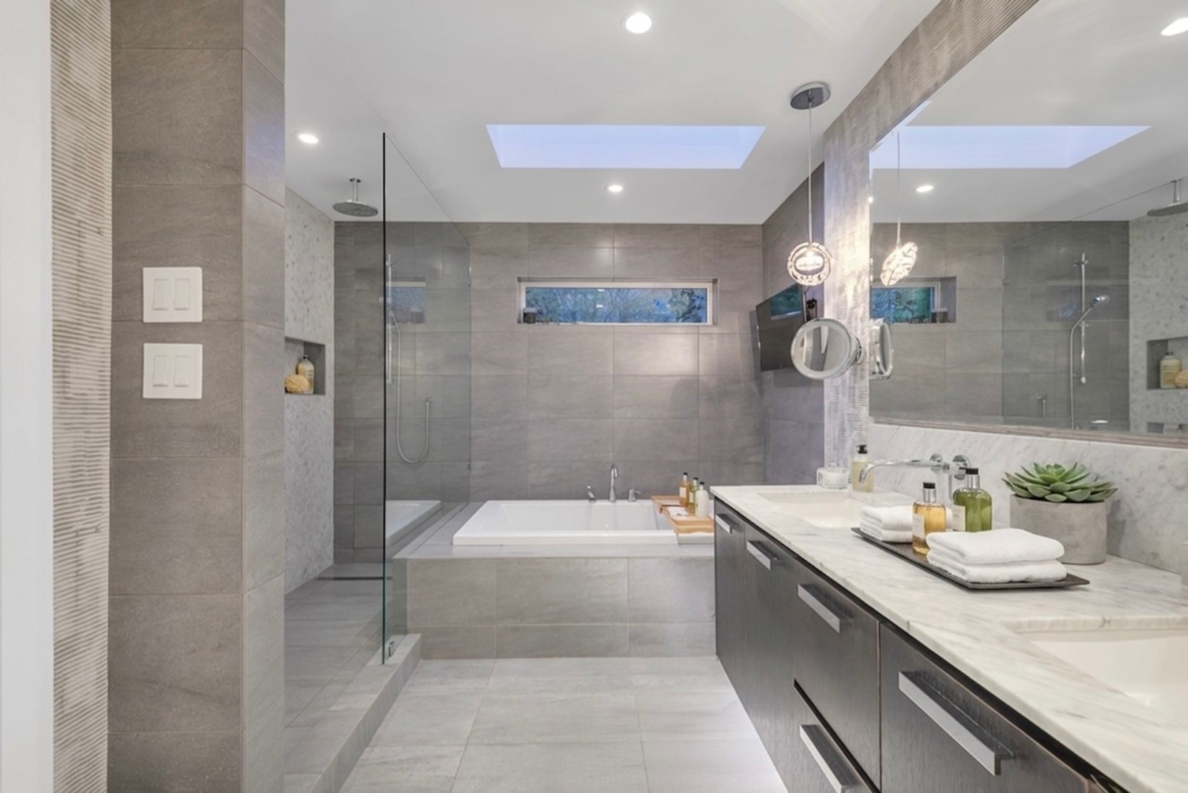 at 3305 Westmount Road, Westmount WV, West Vancouver