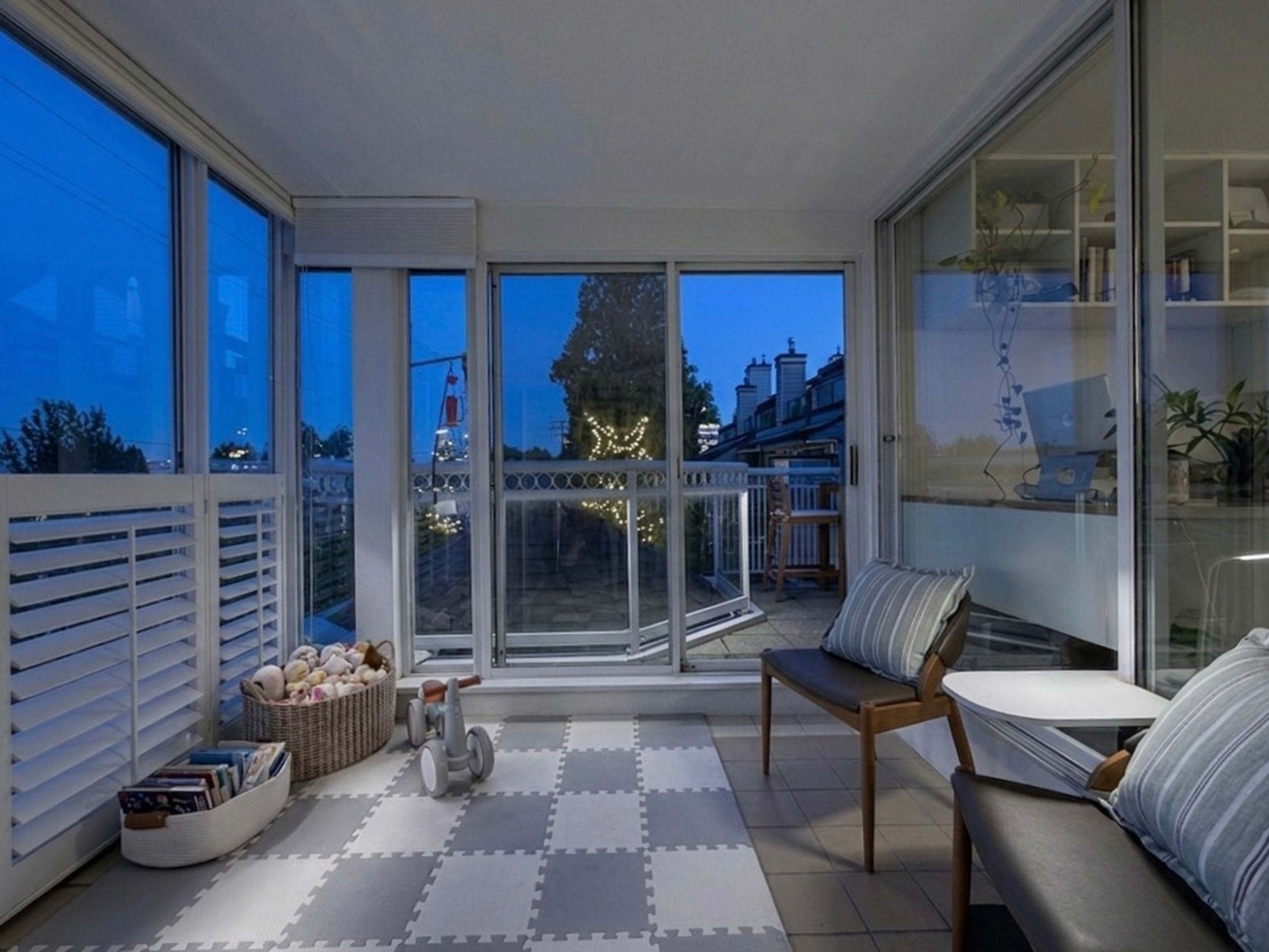  at 202 - 2440 Haywood Avenue, Dundarave, West Vancouver