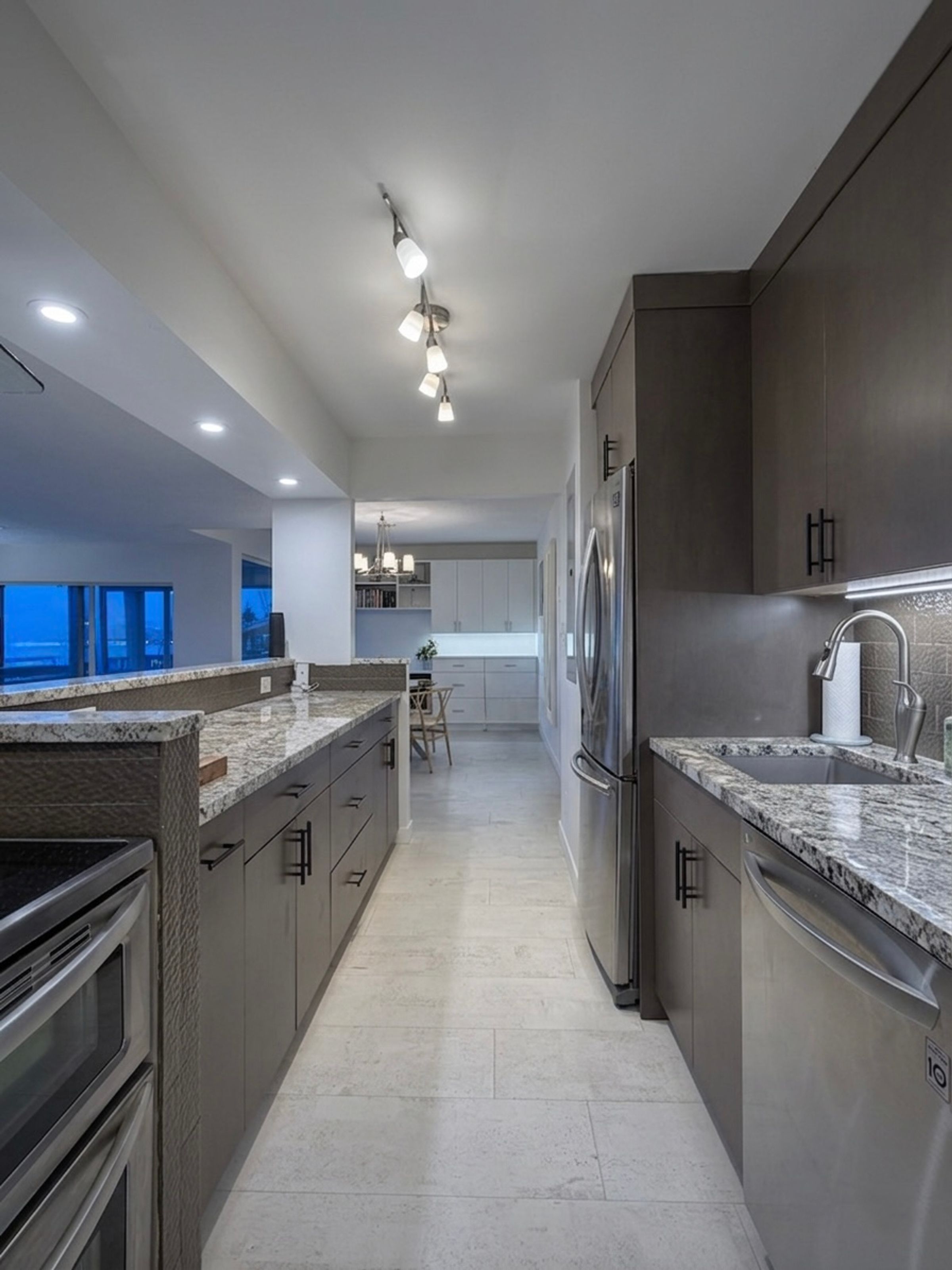  at 202 - 2440 Haywood Avenue, Dundarave, West Vancouver