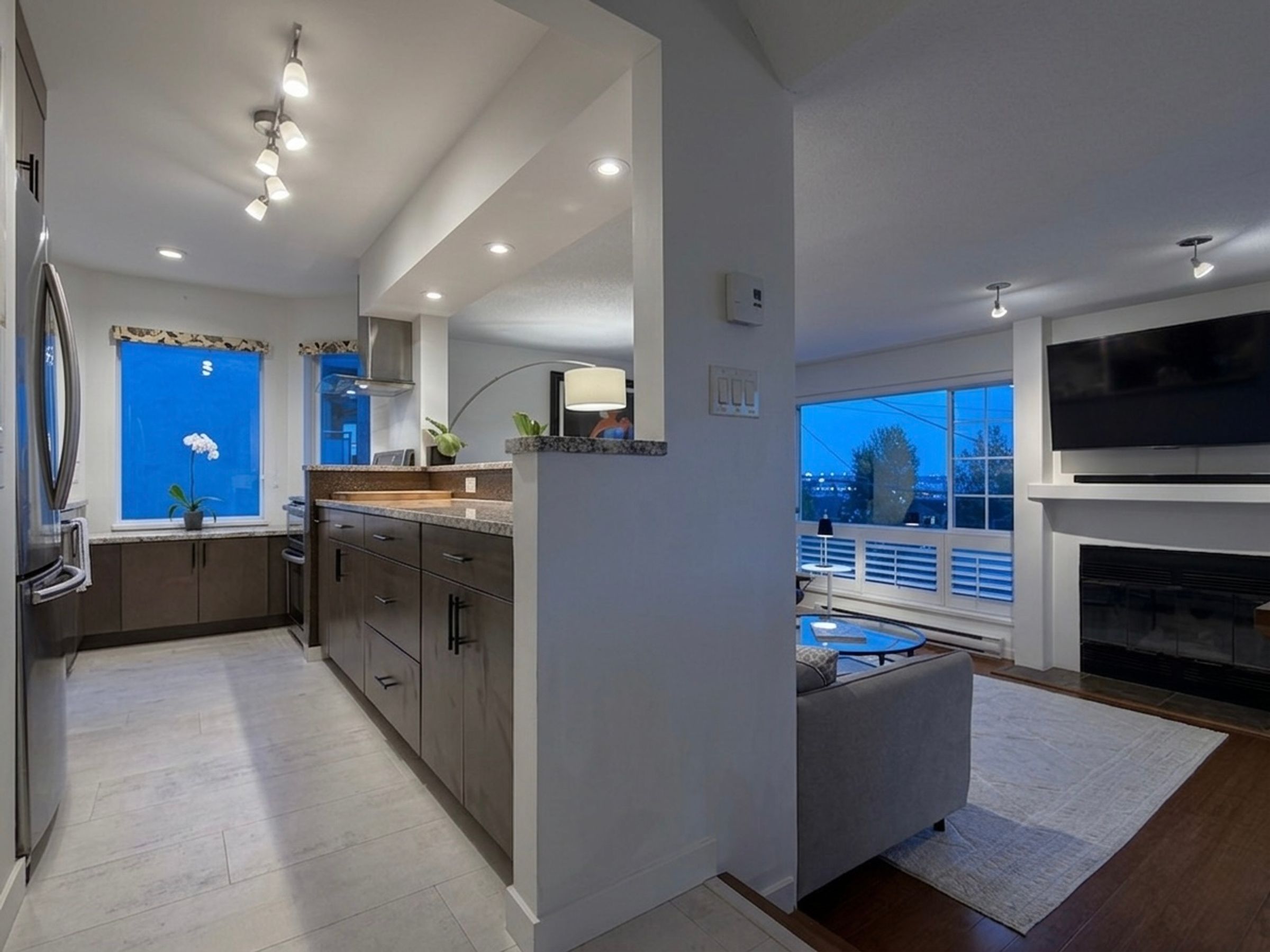  at 202 - 2440 Haywood Avenue, Dundarave, West Vancouver