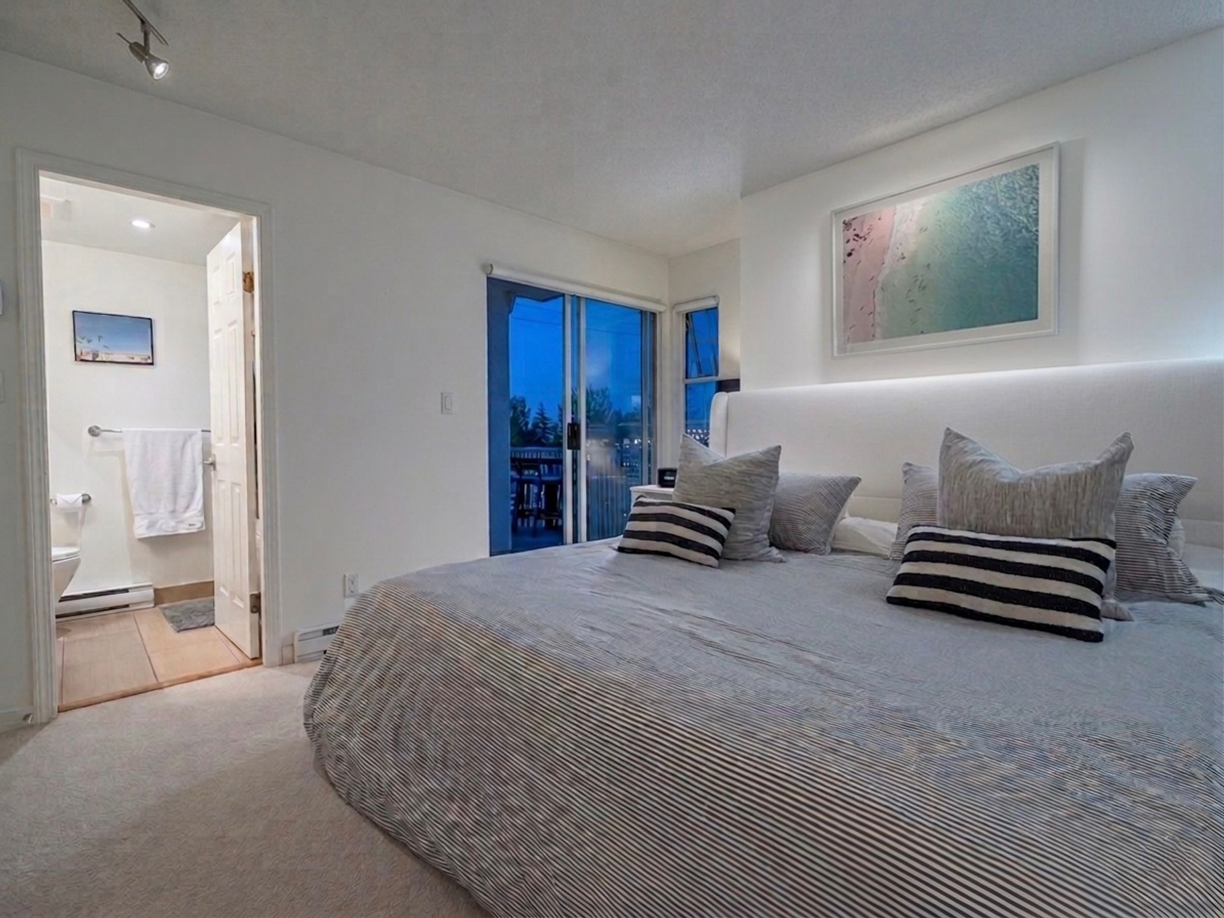  at 202 - 2440 Haywood Avenue, Dundarave, West Vancouver