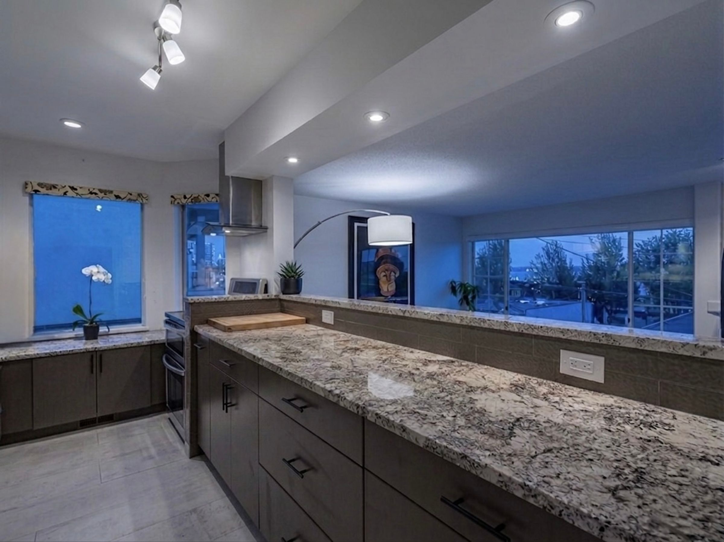  at 202 - 2440 Haywood Avenue, Dundarave, West Vancouver