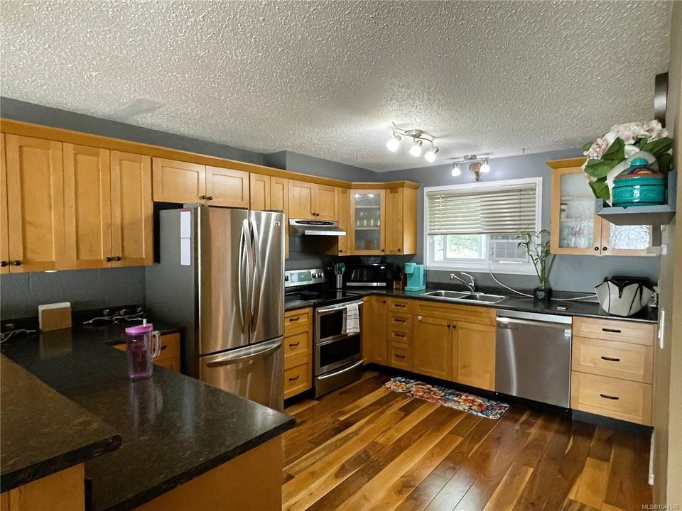 4251-8th-port-alberni-port-alberni-03