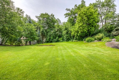 mls-122 at 2 Appelbe Court, Georgetown, Halton Hills