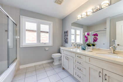 Main Bathroom - 1806 Glenvista Dr, Oakville - Elite3 & Team at  Glenvista Drive, Iroquois Ridge North, Oakville