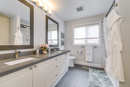 Main Bathroom - 2459 Bon Echo Dr, Oakville - Elite3 & Team at 2459 Bon Echo Drive, Iroquois Ridge North, Oakville