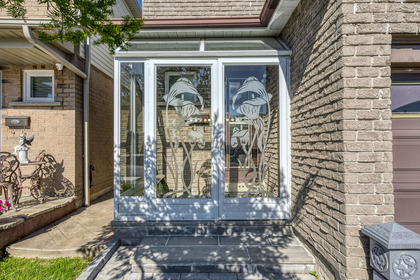 mls-4 at 771 Queensbridge Drive, Creditview, Mississauga