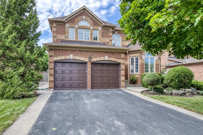 Exterior - 1395 Summerhill Cres, Oakville - Elite3 & Team at 1395 Summerhill Crescent, Iroquois Ridge North, Oakville