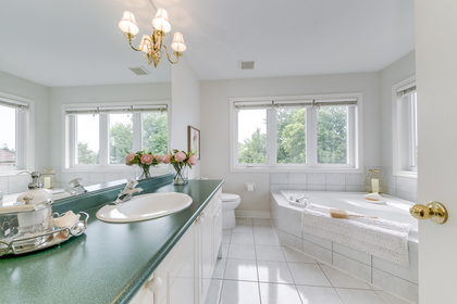 Master Ensuite - 1395 Summerhill Cres, Oakville - Elite3 & Team at 1395 Summerhill Crescent, Iroquois Ridge North, Oakville