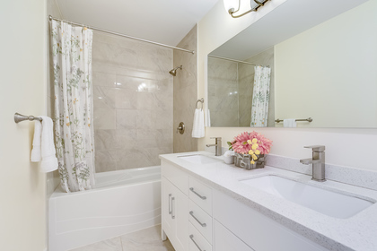 Master Ensuite - 48 Chancery Lane, Oakville - Elite3 & Team at 48 Chancery Lane E, Eastlake, Oakville