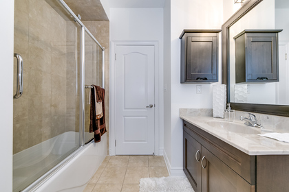 Main Bathroom - Sylvia Dr, Oakville - Elite3 & Team at 2443 Sylvia Drive, Iroquois Ridge North, Oakville