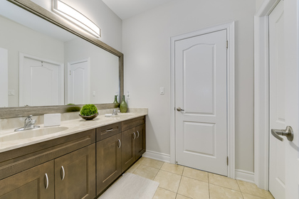 Jack & Jill Bathroom - Sylvia Dr, Oakville - Elite3 & Team at 2443 Sylvia Drive, Iroquois Ridge North, Oakville