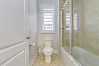 Jack & Jill Bathroom - Sylvia Dr, Oakville - Elite3 & Team at 2443 Sylvia Drive, Iroquois Ridge North, Oakville